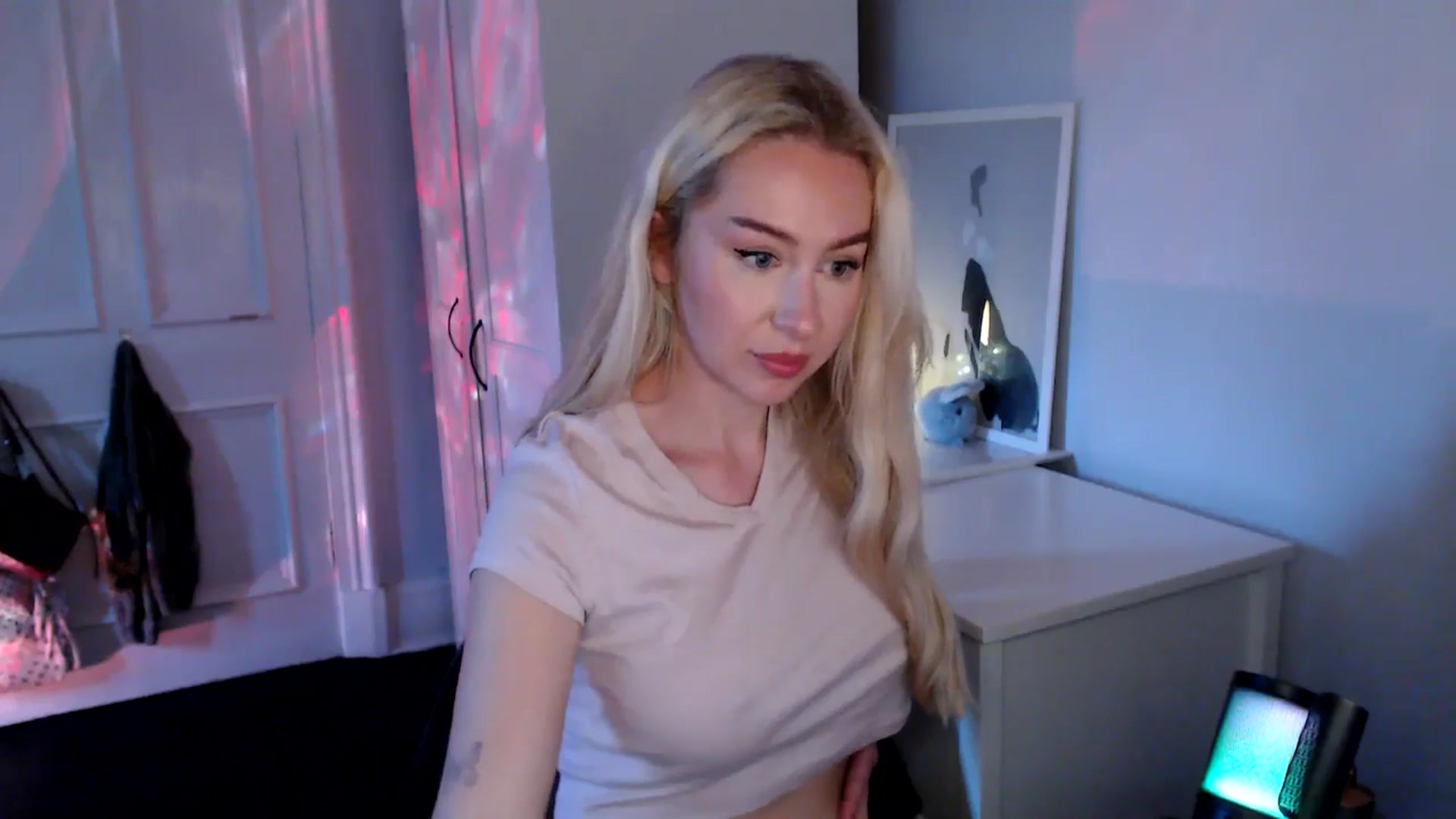 Gallery image thumbnail from British_Cutie's myfreecams stream on, 09/04/2025, 19:26 image 16 of 20