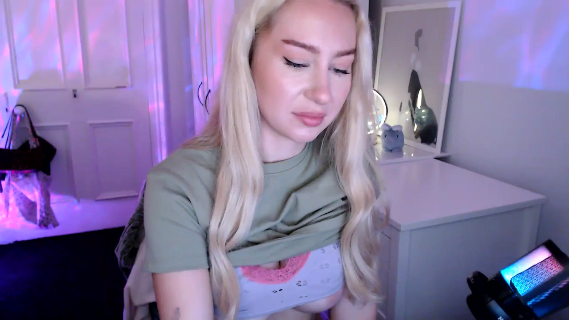 Gallery image thumbnail from British_Cutie's myfreecams stream on, 09/05/2025, 09:52 image 17 of 20