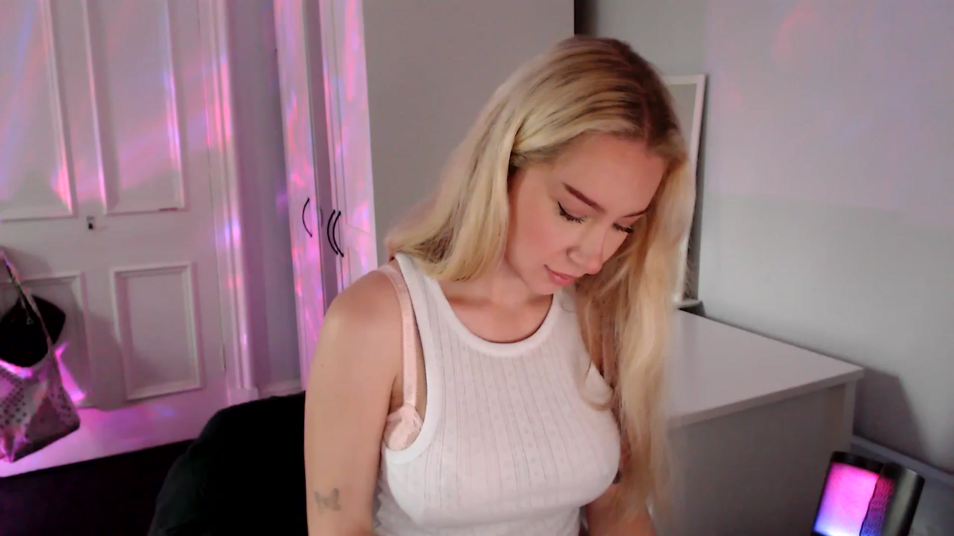 Gallery image thumbnail from British_Cutie's myfreecams stream on, 09/07/2025, 11:03 image 11 of 20