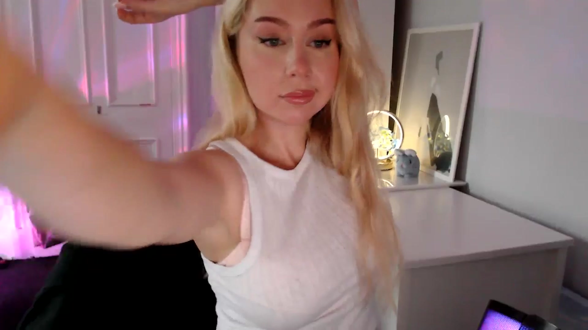 Gallery image thumbnail from British_Cutie's myfreecams stream on, 09/07/2025, 11:03 image 8 of 20