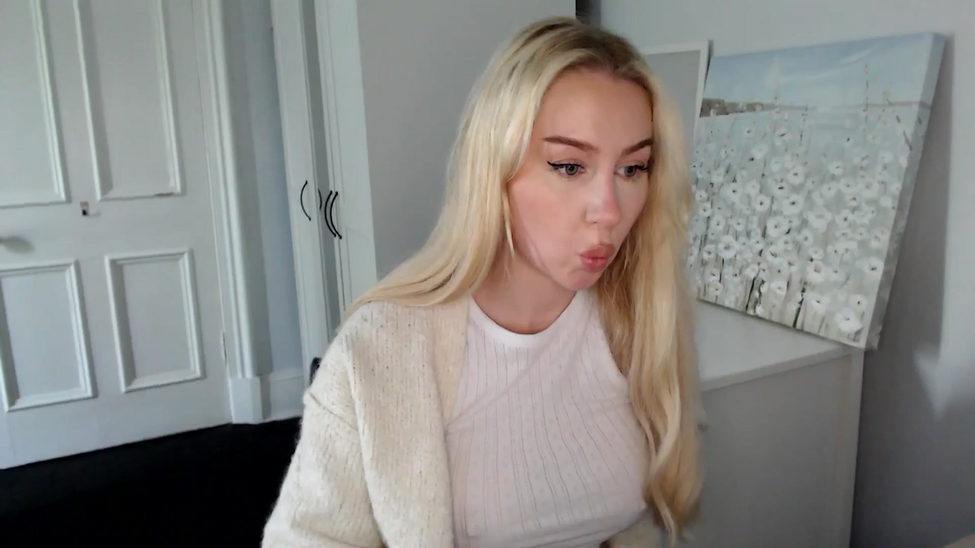 Gallery image thumbnail from British_Cutie's myfreecams stream on, 09/11/2025, 12:34 image 12 of 20