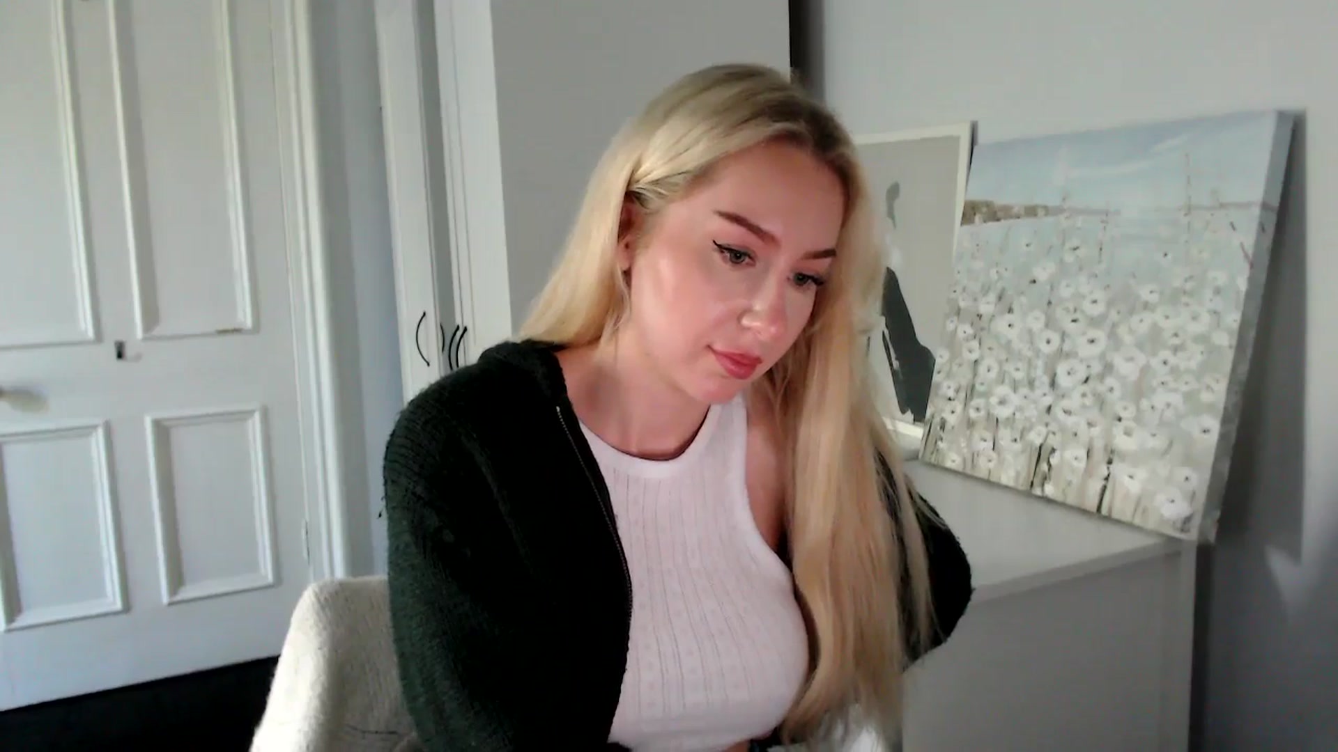Gallery image thumbnail from British_Cutie's myfreecams stream on, 09/11/2025, 14:03 image 10 of 20