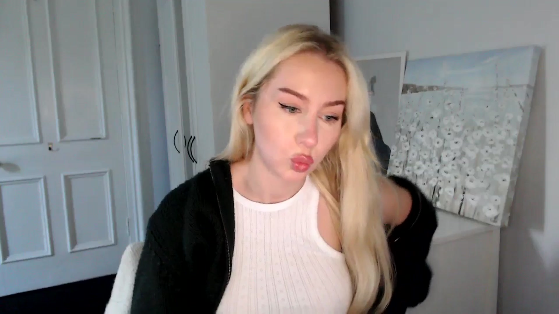 Gallery image thumbnail from British_Cutie's myfreecams stream on, 09/11/2025, 14:03 image 16 of 20
