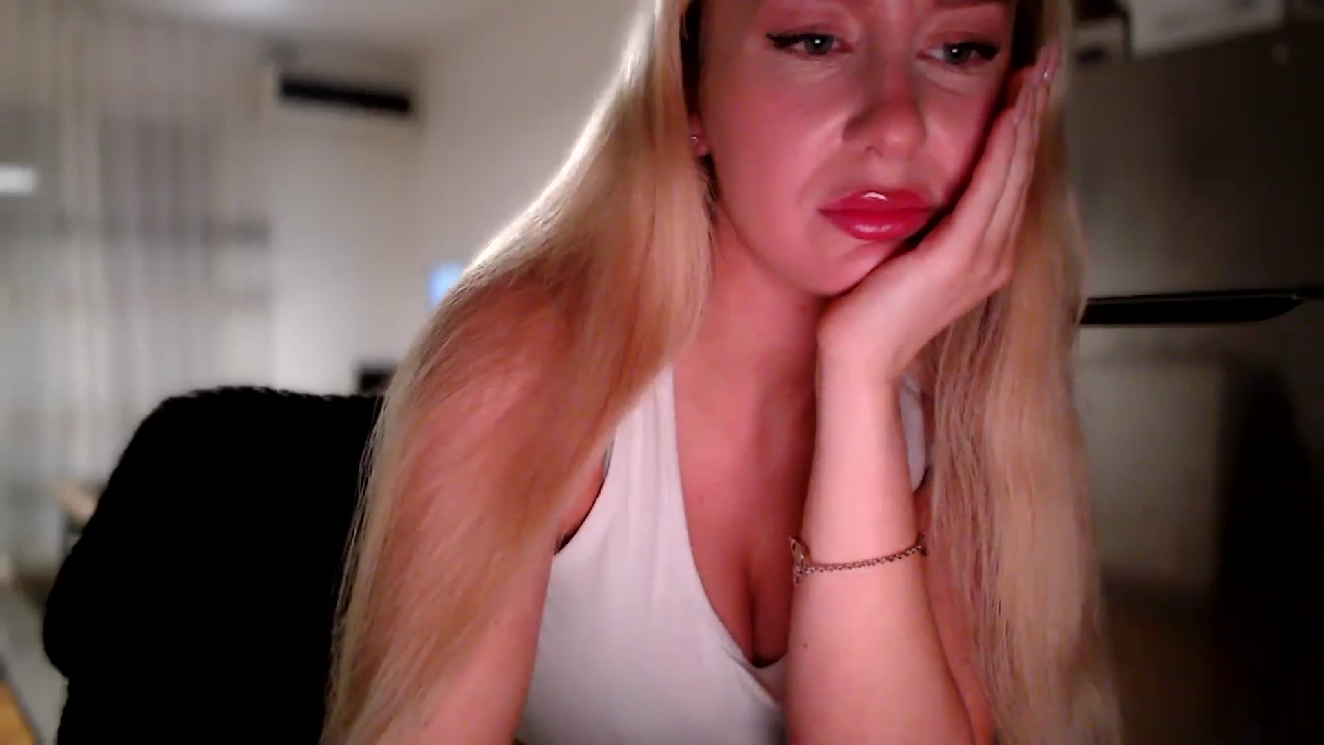 Gallery image thumbnail from British_Cutie's myfreecams stream on, 11/03/2025, 19:40 image 12 of 20