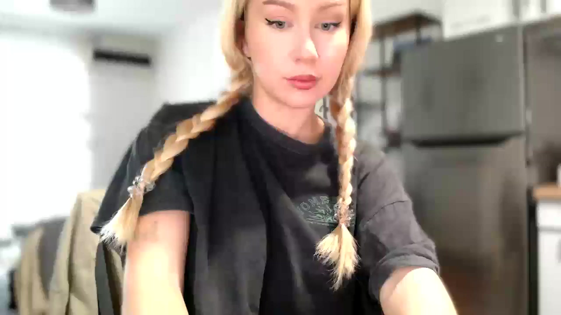 Gallery image thumbnail from British_Cutie's myfreecams stream on, 11/04/2025, 13:37 image 6 of 20