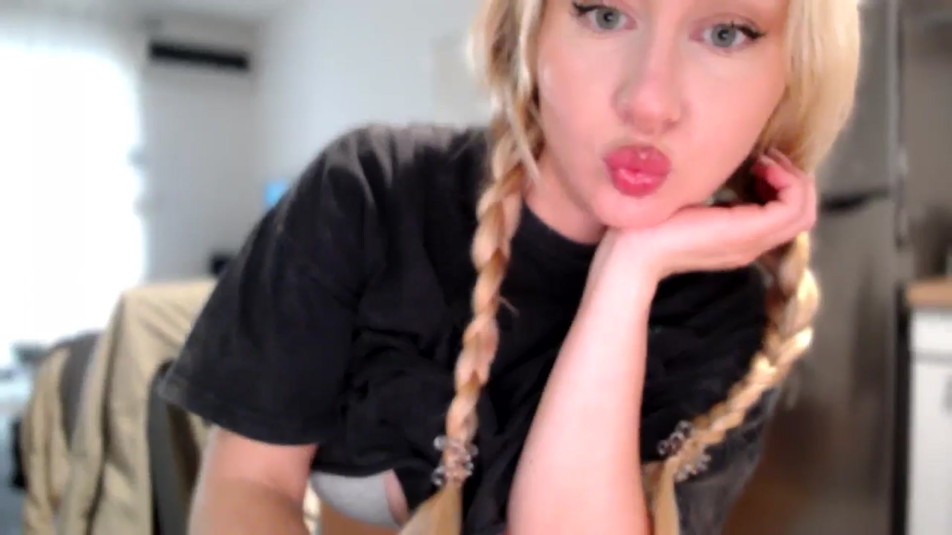 Gallery image thumbnail from British_Cutie's myfreecams stream on, 11/04/2025, 13:37 image 3 of 20