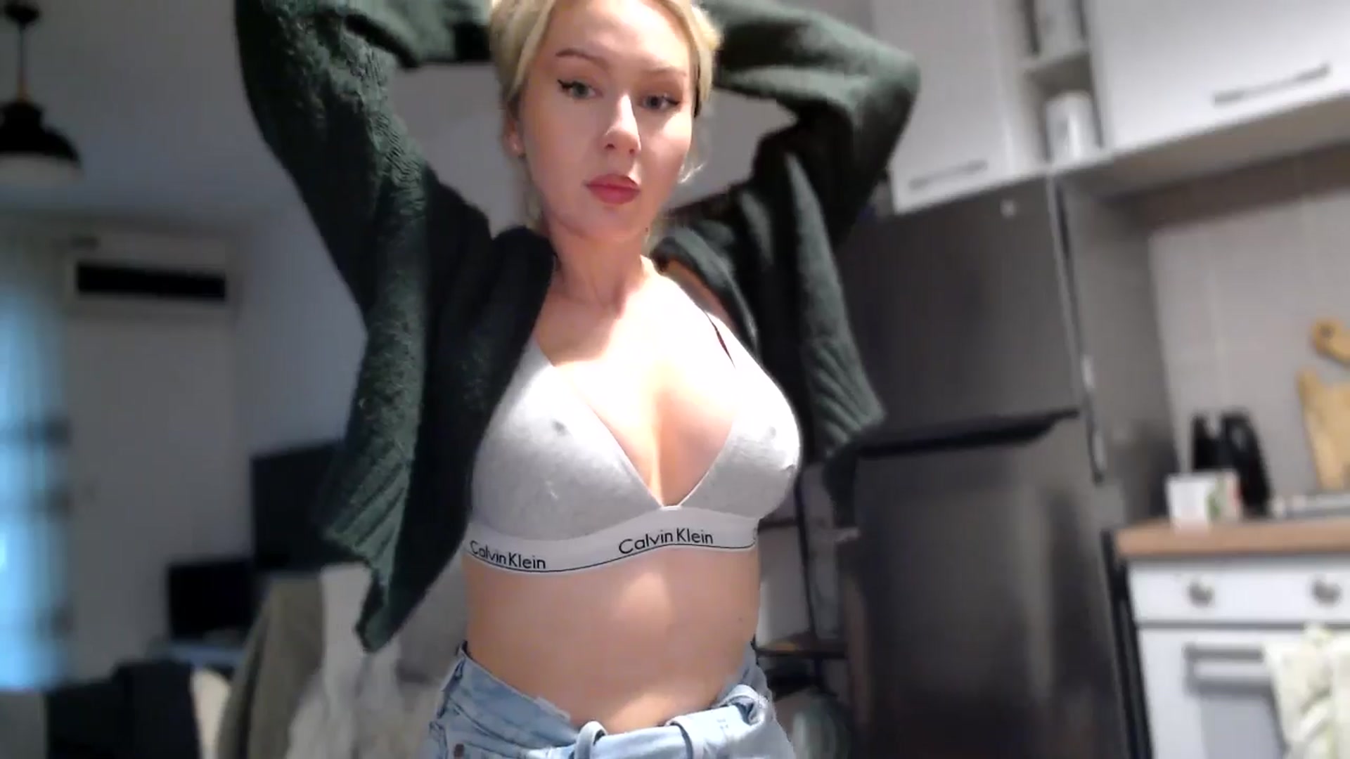 Gallery image thumbnail from British_Cutie's myfreecams stream on, 11/04/2025, 15:17 image 15 of 20
