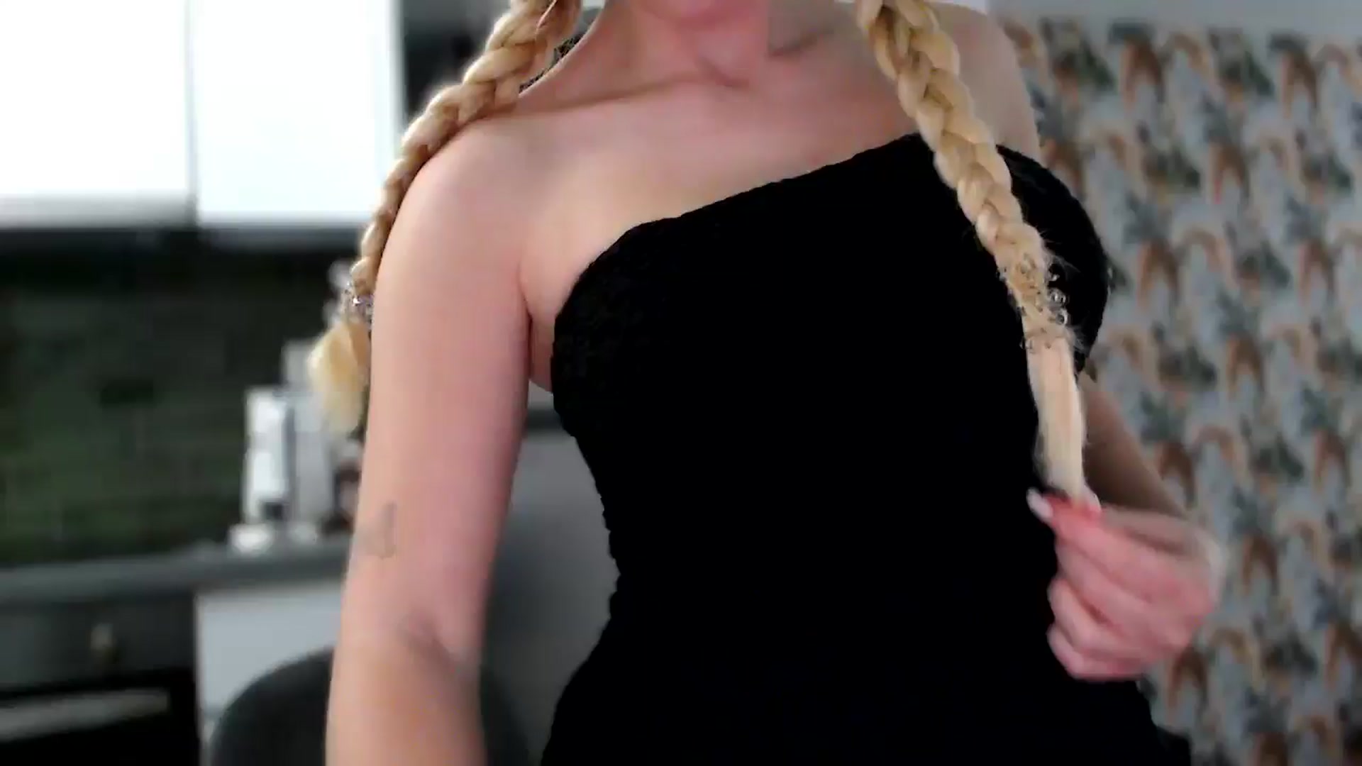 Gallery image thumbnail from British_Cutie's myfreecams stream on, 12/03/2025, 11:39 image 18 of 20