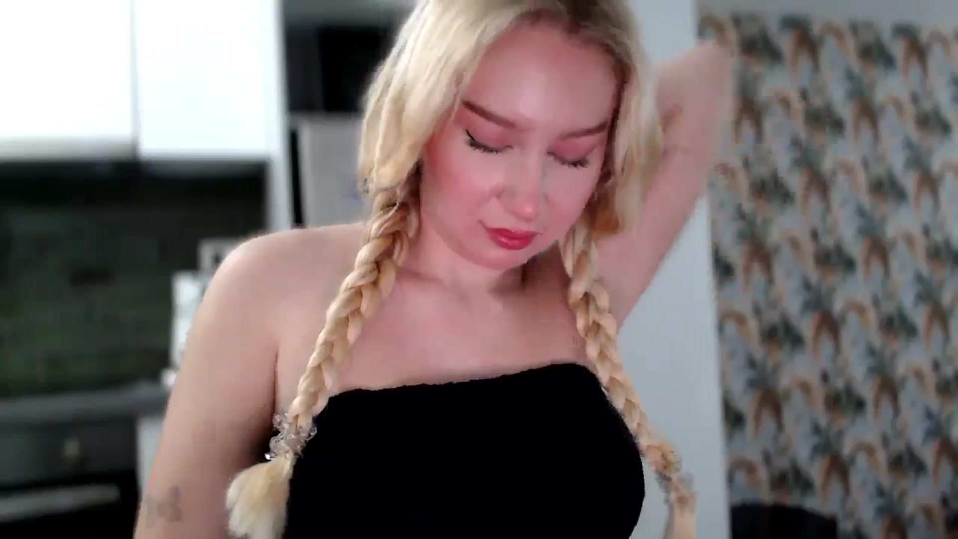 Gallery image thumbnail from British_Cutie's myfreecams stream on, 12/03/2025, 11:39 image 19 of 20