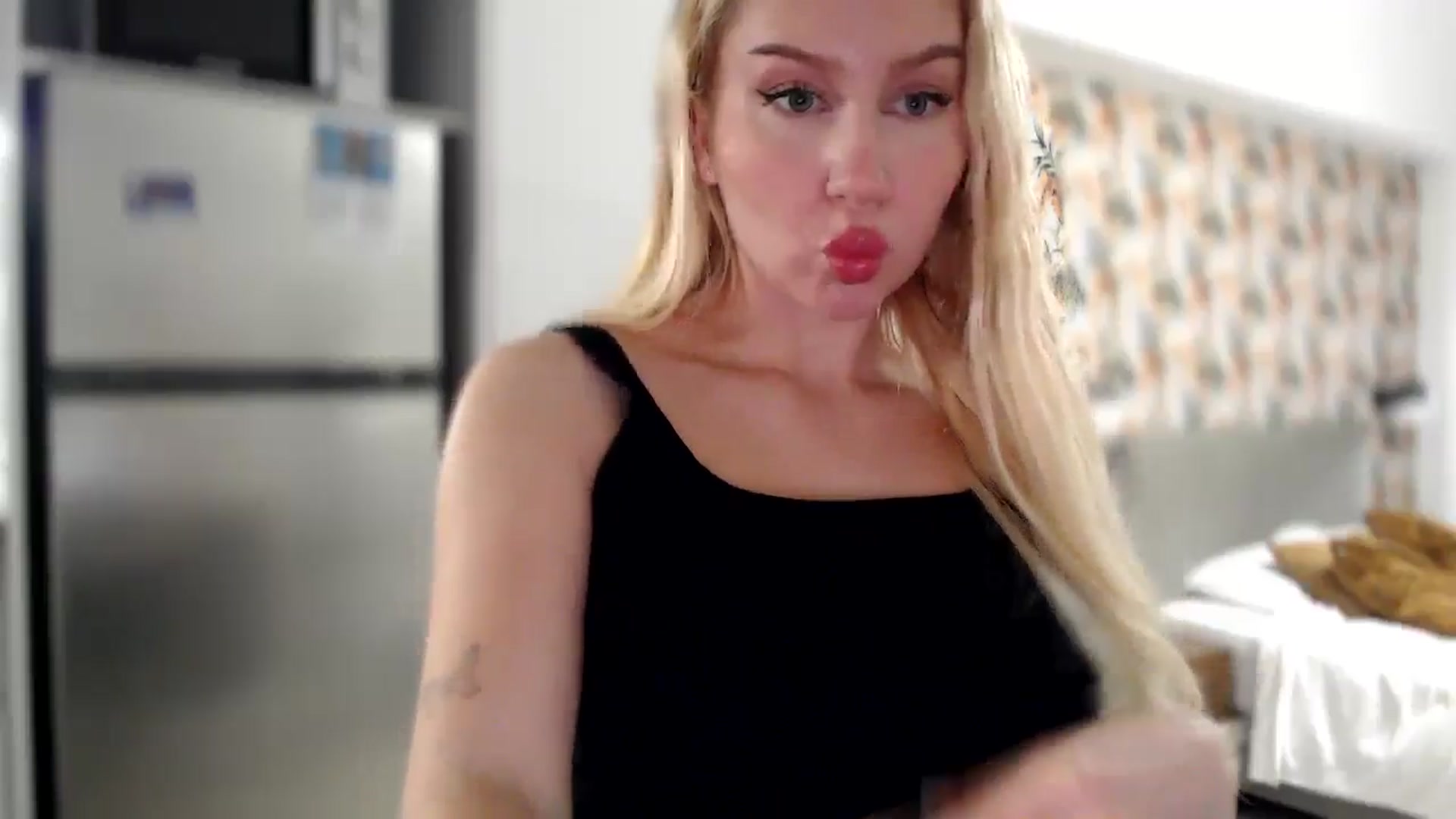 Gallery image thumbnail from British_Cutie's myfreecams stream on, 12/04/2025, 16:21 image 2 of 20