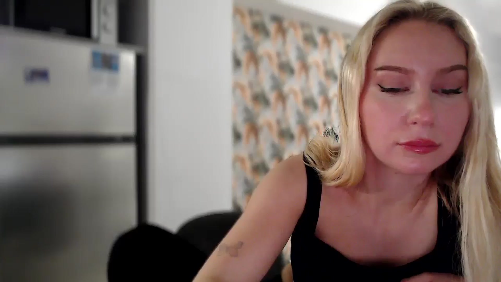Gallery image thumbnail from British_Cutie's myfreecams stream on, 12/04/2025, 16:21 image 10 of 20