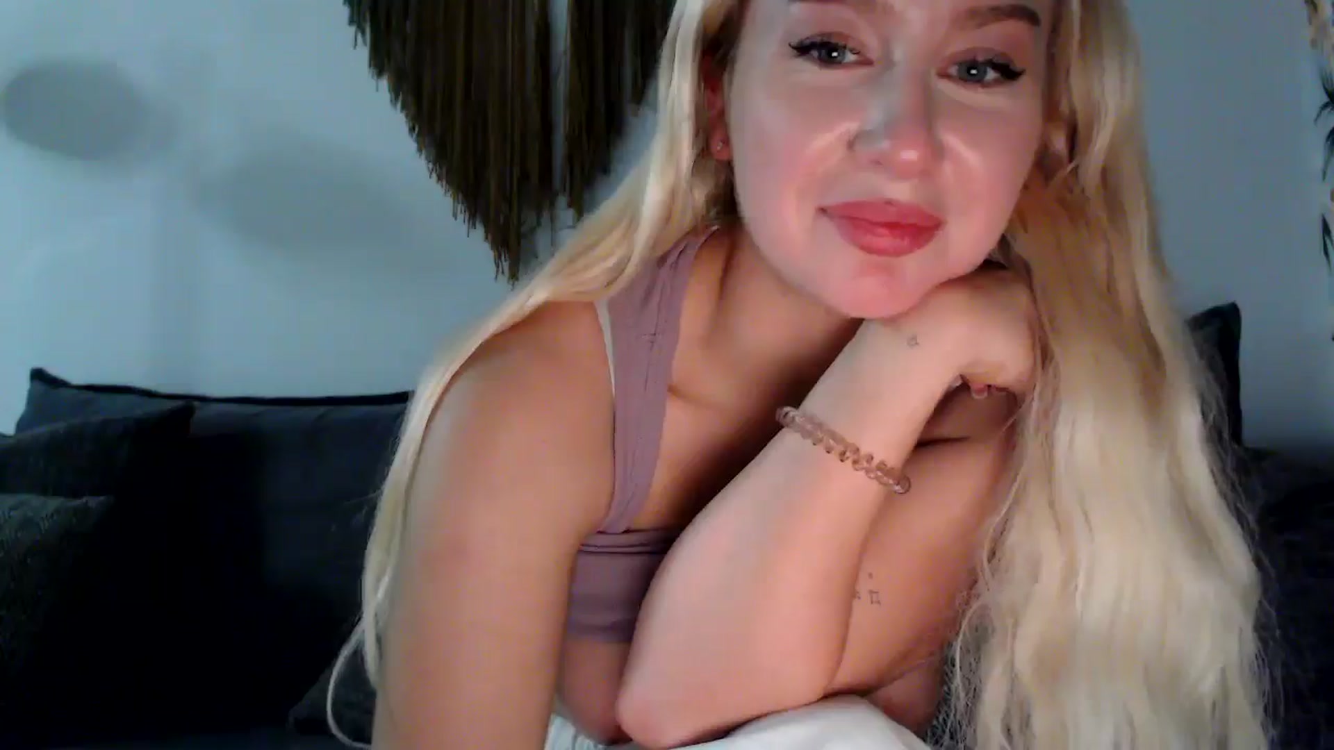 Gallery image thumbnail from British_Cutie's myfreecams stream on, 12/05/2025, 17:12 image 19 of 20