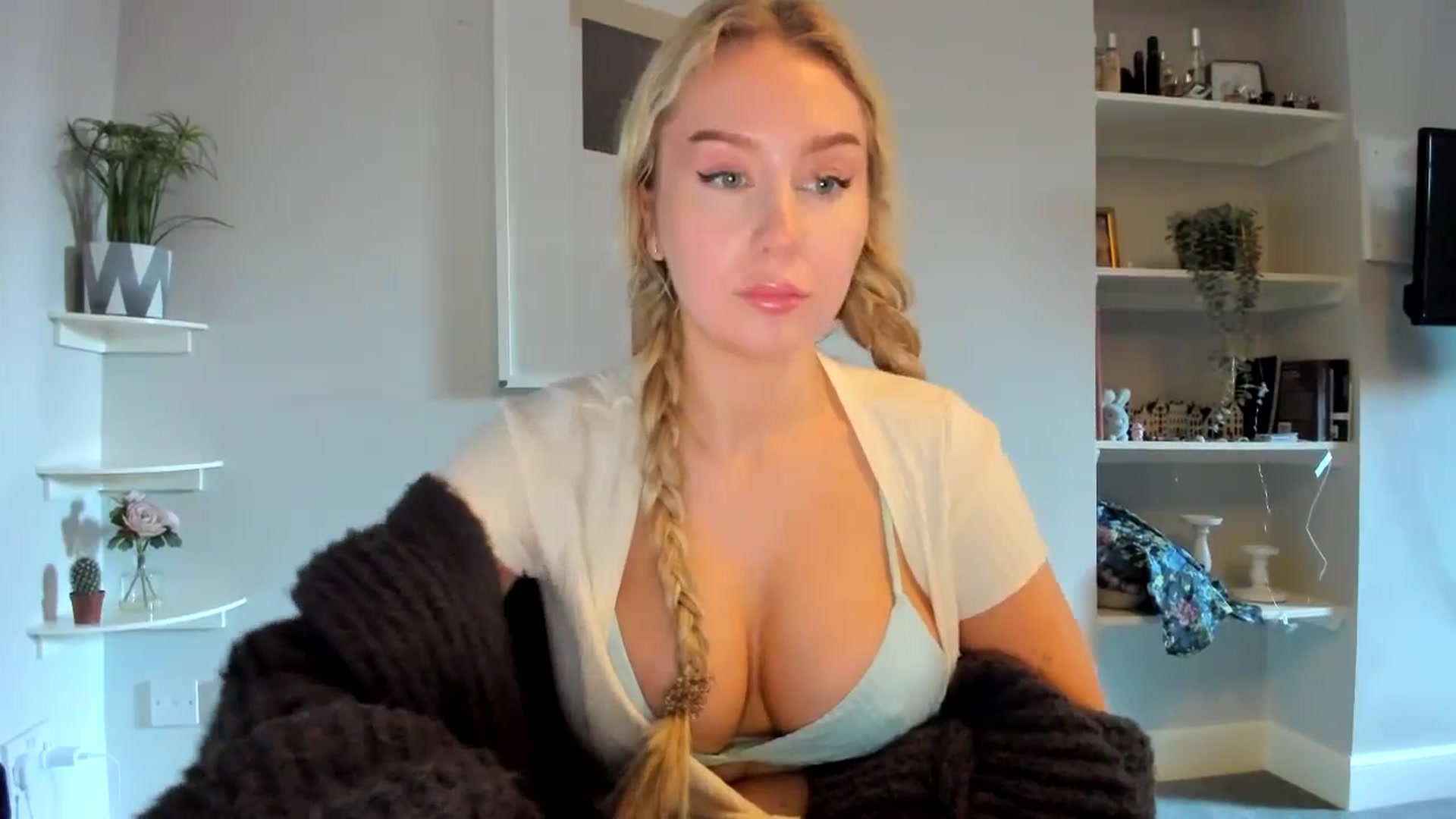 Gallery image thumbnail from British_Cutie's myfreecams stream on, 01/28/2026, 14:43 image 14 of 20