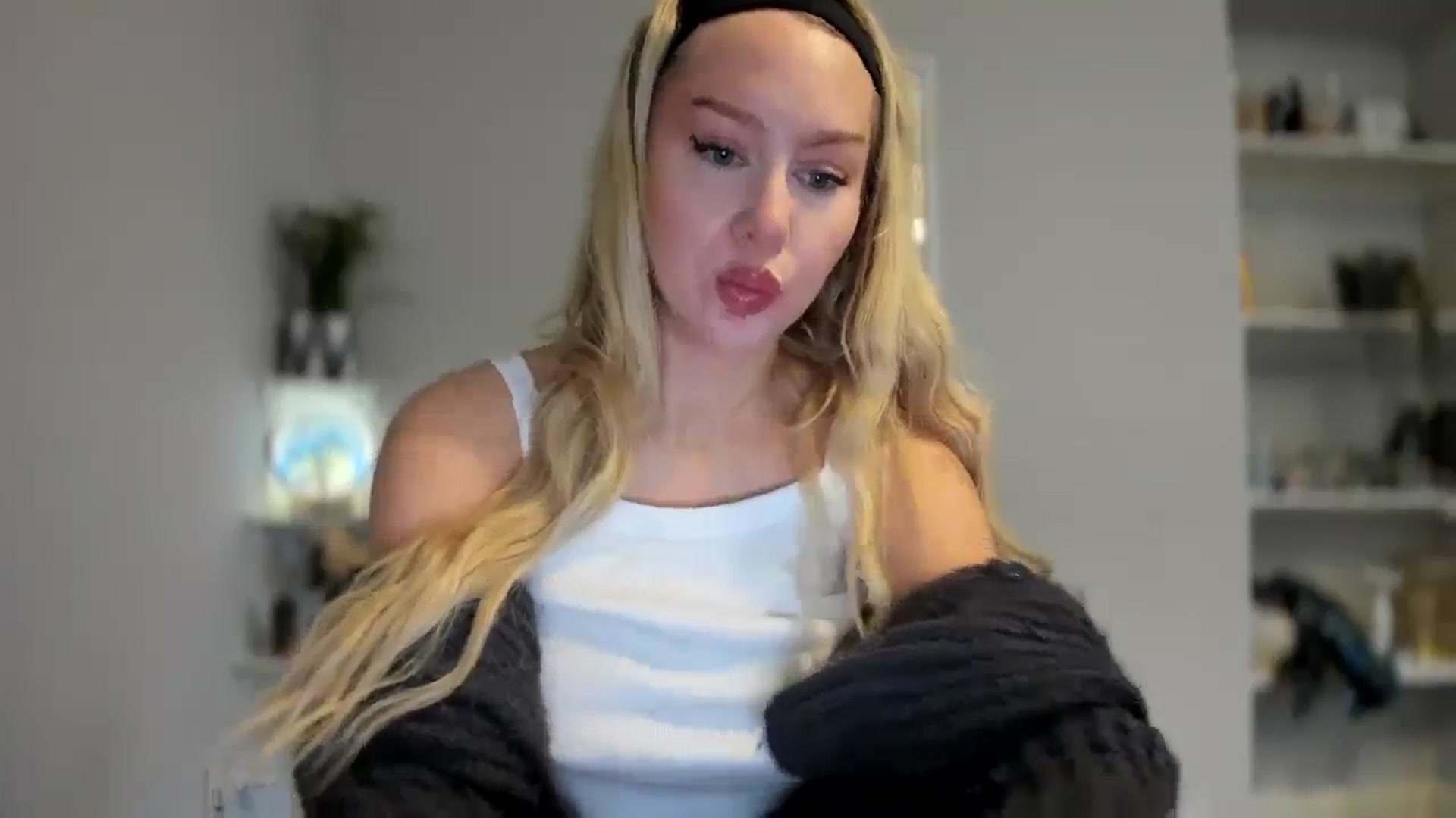 Gallery image thumbnail from British_Cutie's myfreecams stream on, 03/12/2026, 11:39 image 13 of 20