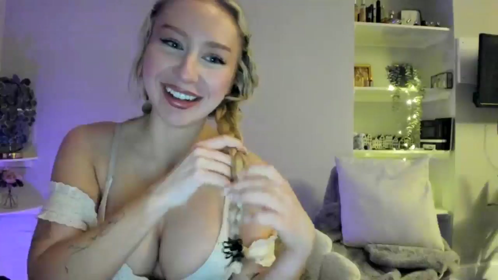Gallery image thumbnail from British_Cutie's myfreecams stream on, 04/29/2026, 24:03 image 5 of 20