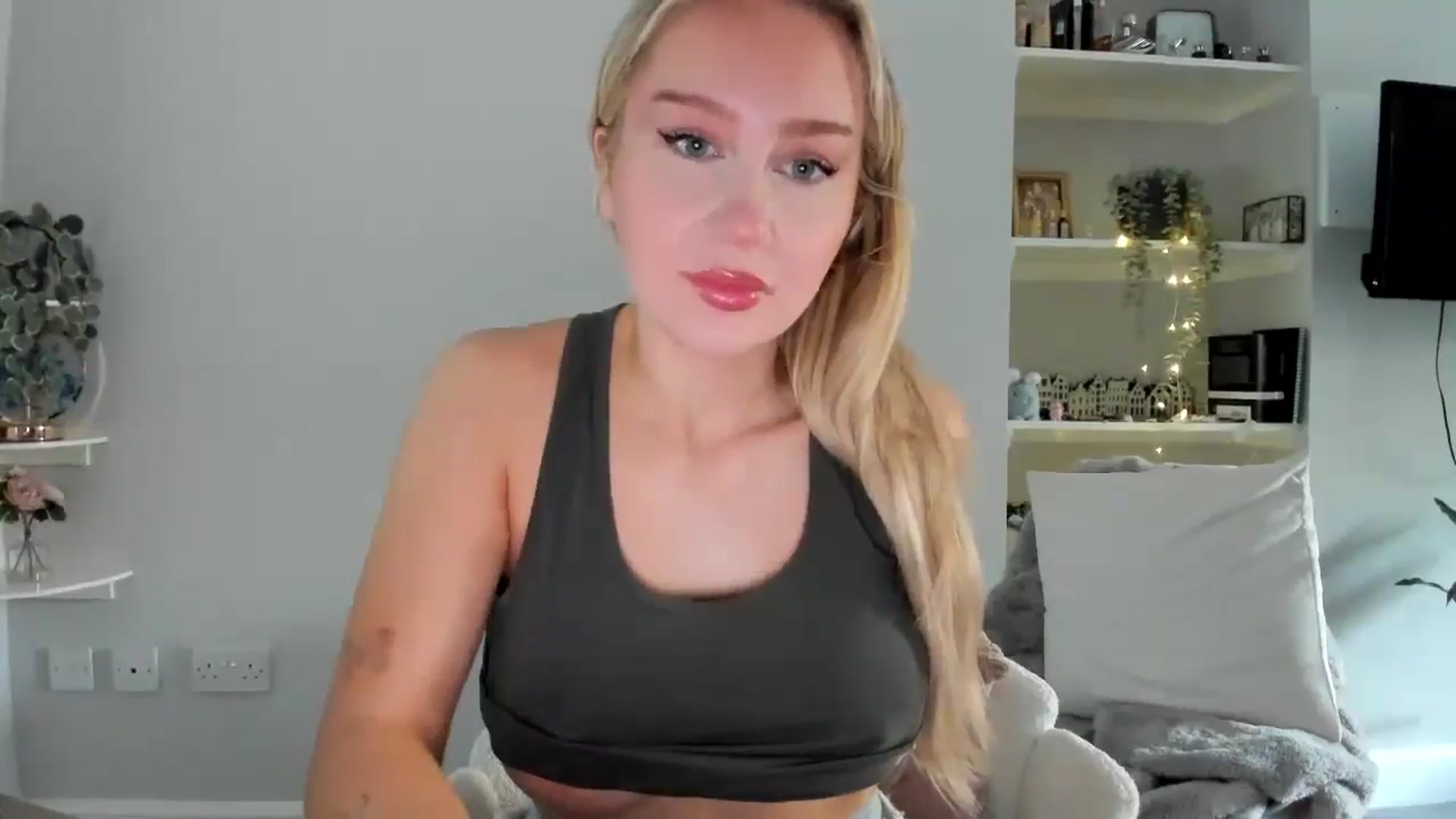 Gallery image thumbnail from British_Cutie's myfreecams stream on, 05/01/2026, 14:23 image 9 of 20
