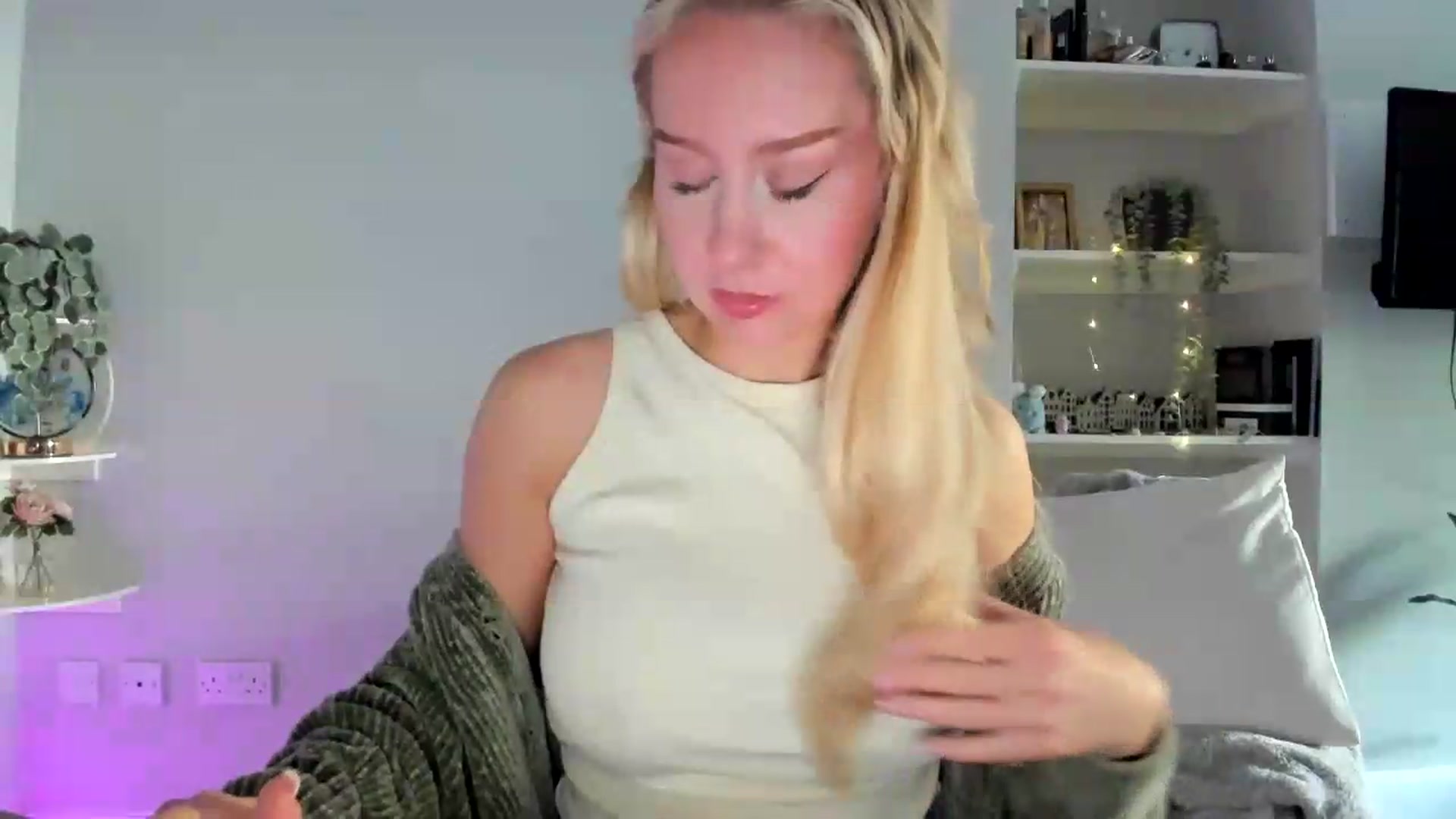 Gallery image thumbnail from British_Cutie's myfreecams stream on, 05/12/2026, 14:51 image 17 of 20