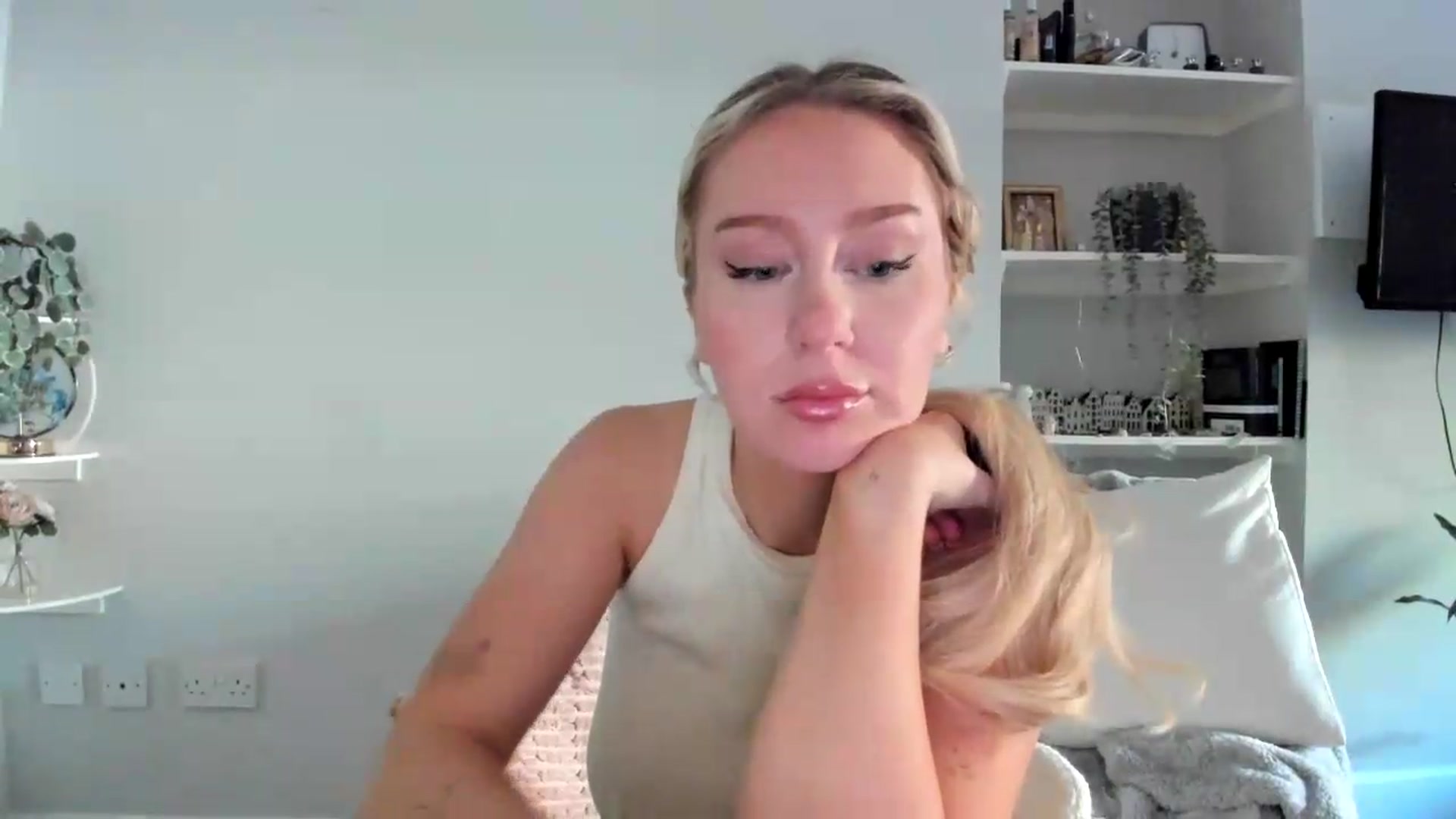 Gallery image thumbnail from British_Cutie's myfreecams stream on, 05/12/2026, 16:50 image 12 of 20