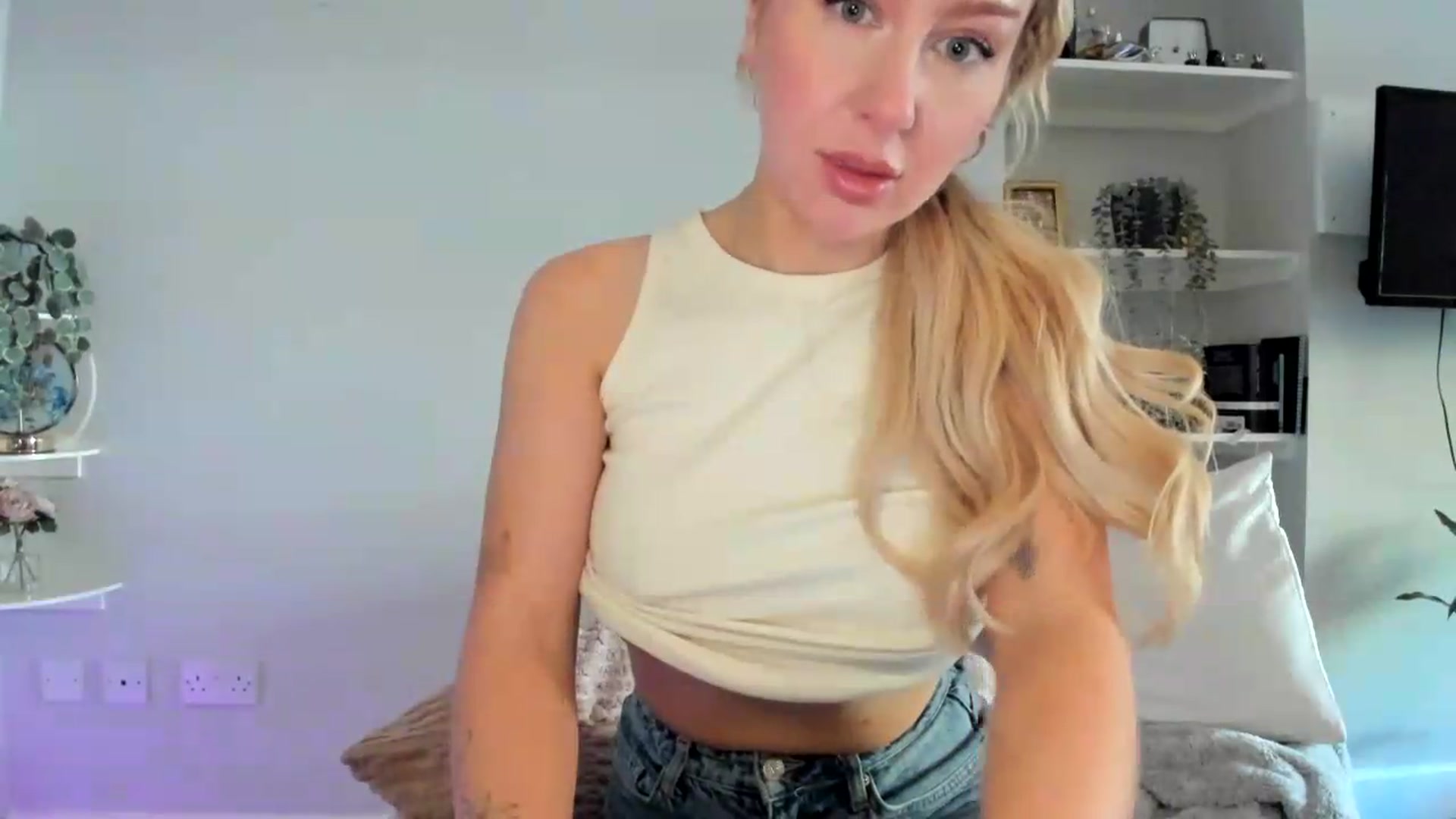 Gallery image thumbnail from British_Cutie's myfreecams stream on, 05/12/2026, 16:50 image 18 of 20