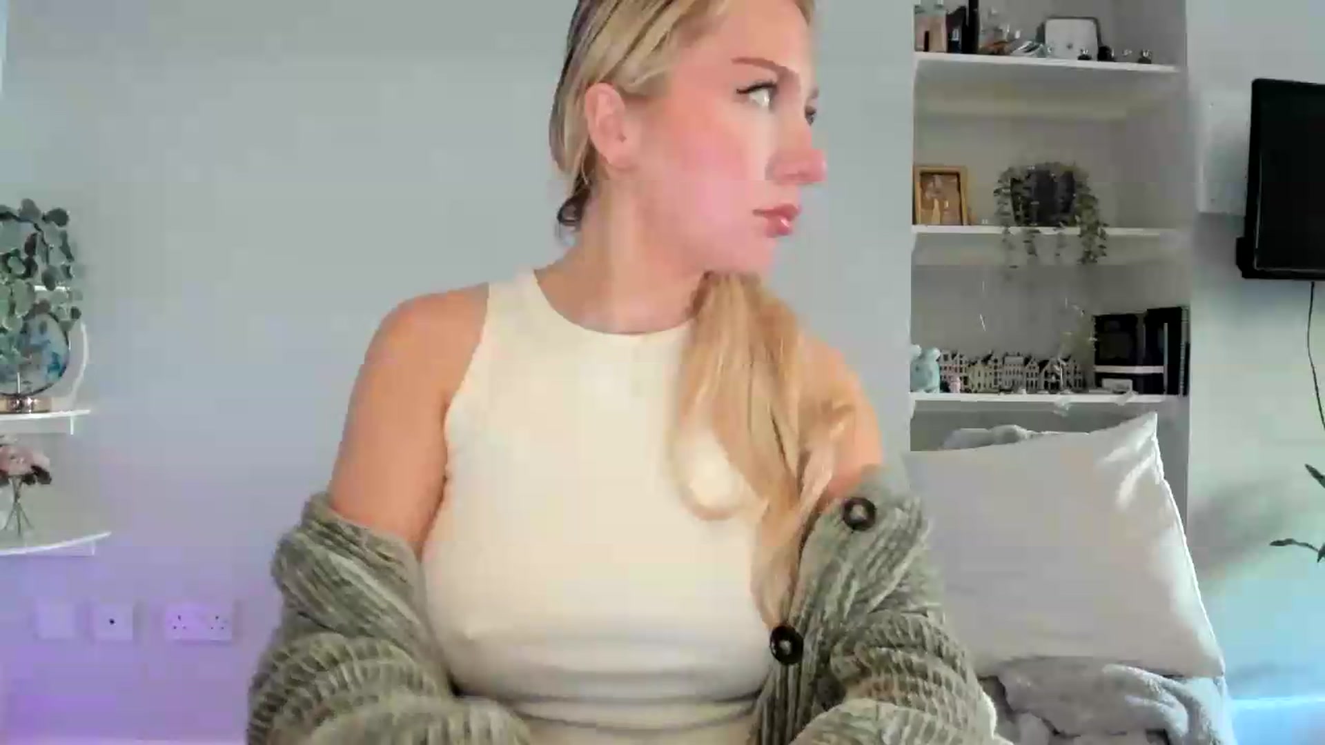 Gallery image thumbnail from British_Cutie's myfreecams stream on, 05/12/2026, 16:50 image 17 of 20