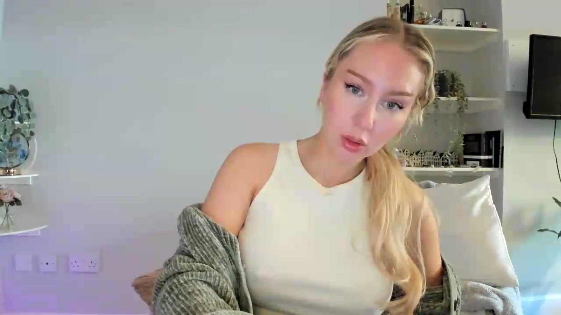 Gallery image thumbnail from British_Cutie's myfreecams stream on, 05/12/2026, 16:50 image 16 of 20