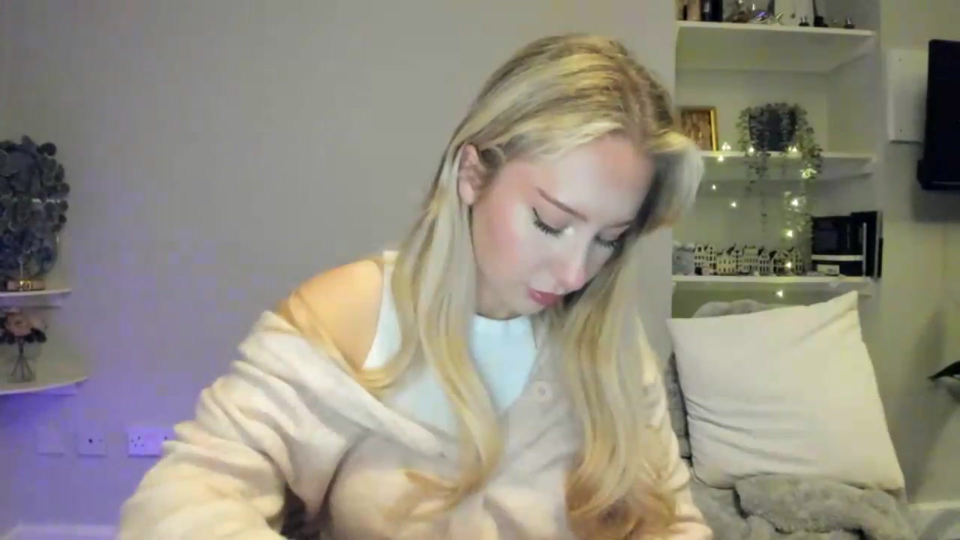 Gallery image thumbnail from British_Cutie's myfreecams stream on, 05/13/2026, 21:29 image 8 of 20