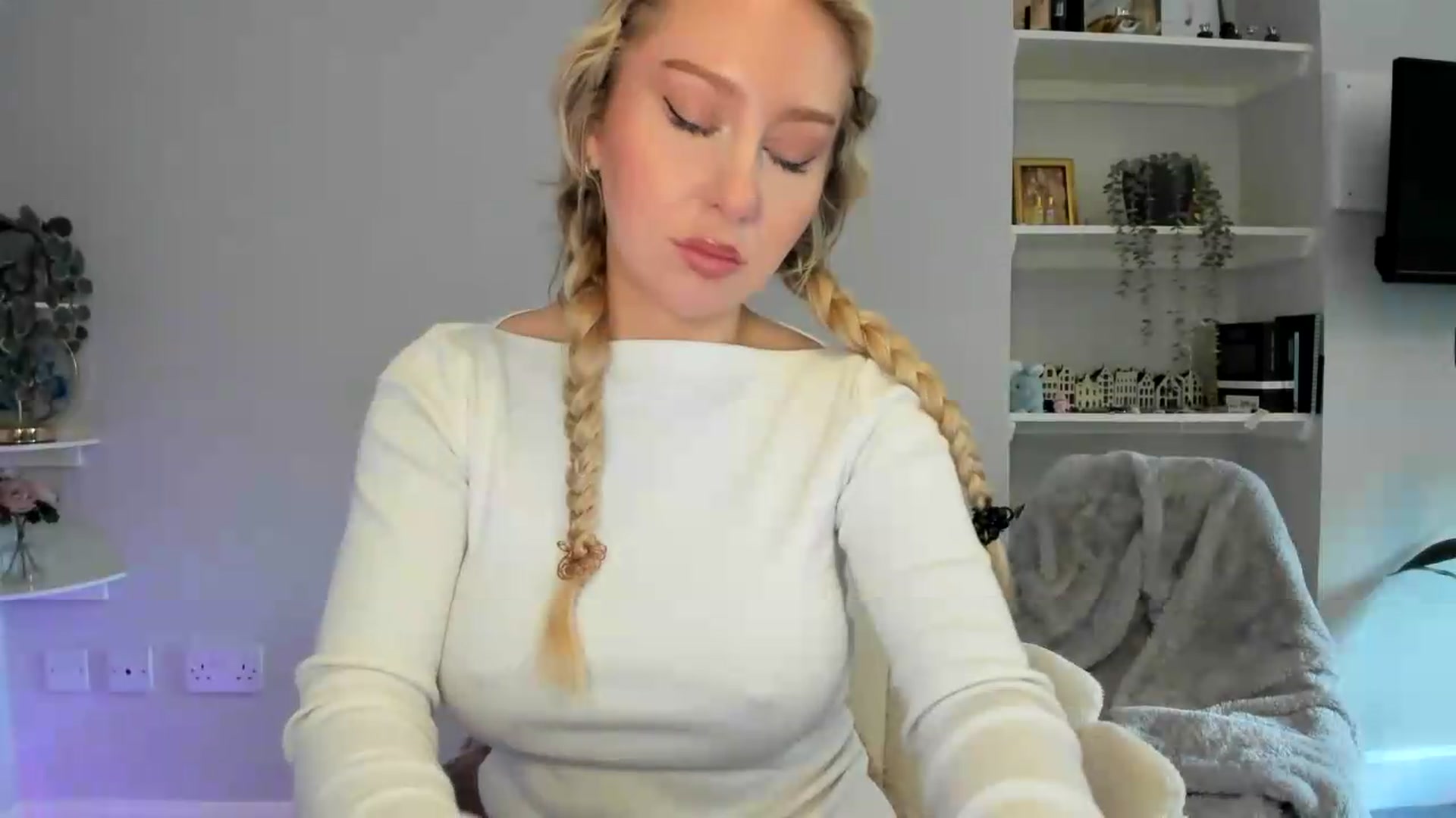 Gallery image thumbnail from British_Cutie's myfreecams stream on, 05/17/2026, 12:44 image 11 of 20