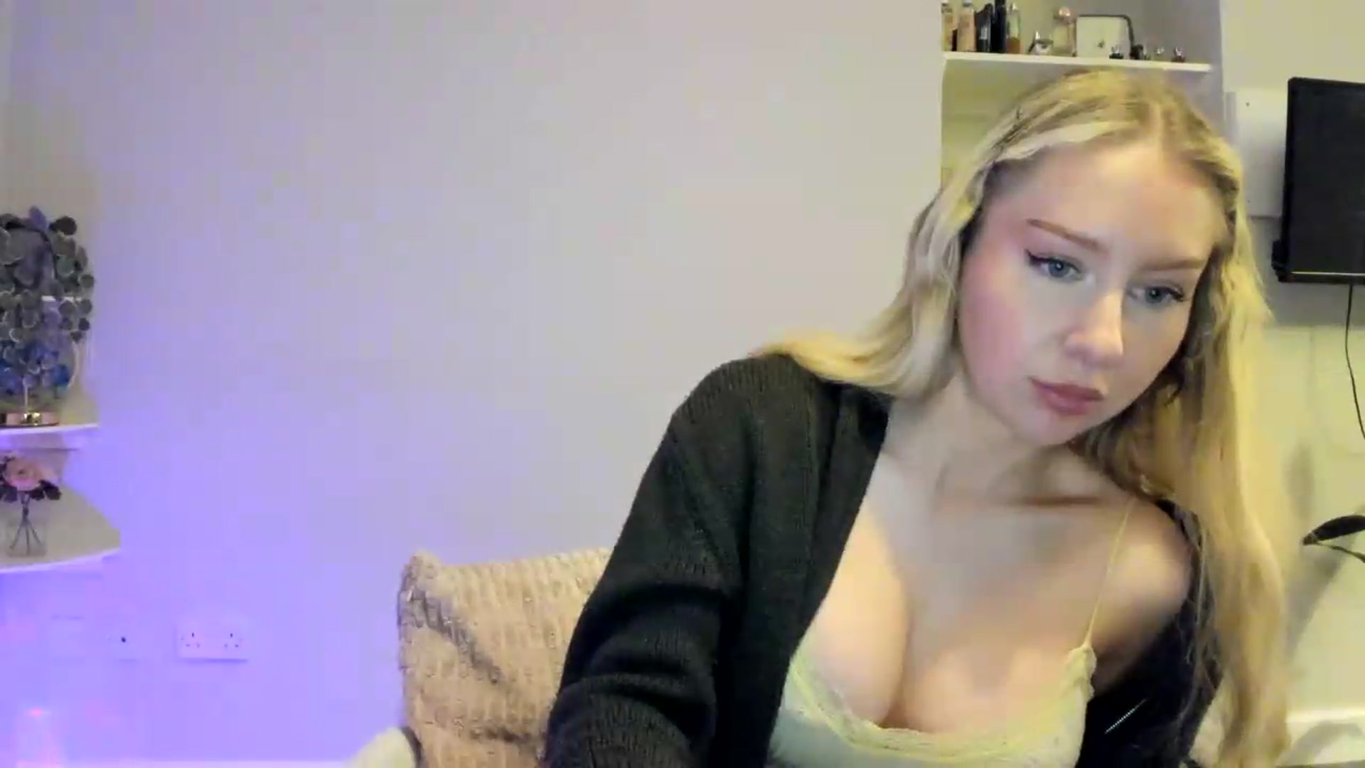 Gallery image thumbnail from British_Cutie's myfreecams stream on, 05/18/2026, 19:31 image 11 of 20