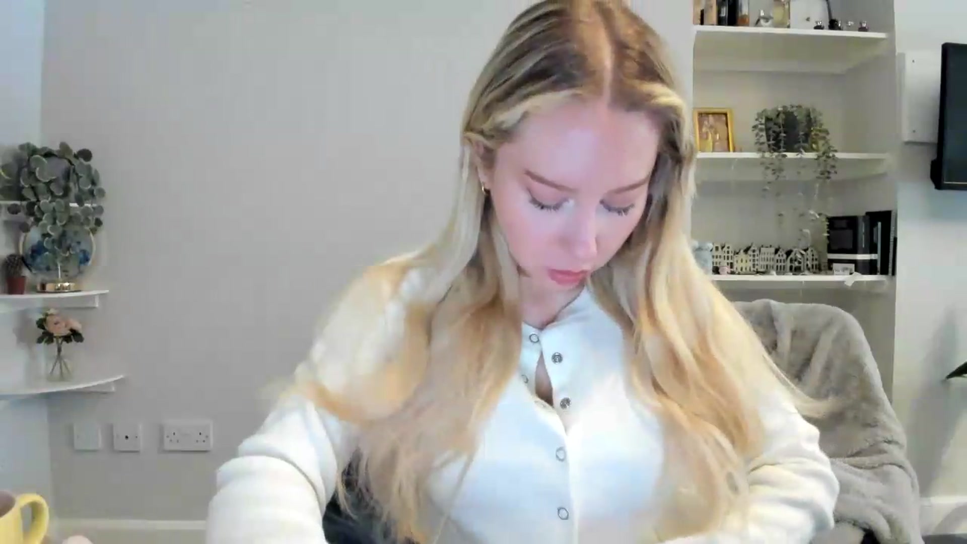 Gallery image thumbnail from British_Cutie's myfreecams stream on, 05/19/2026, 08:49 image 13 of 20