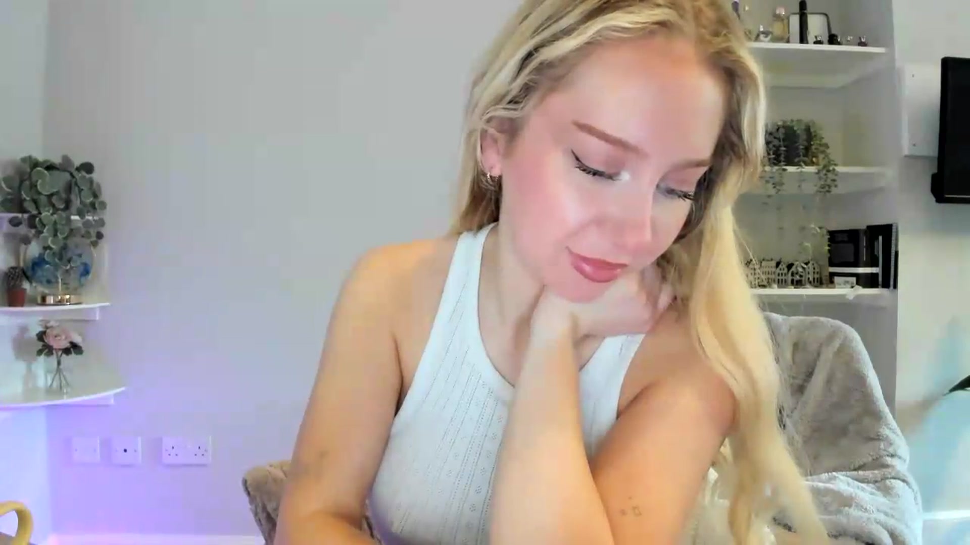 Gallery image thumbnail from British_Cutie's myfreecams stream on, 05/19/2026, 10:59 image 15 of 20