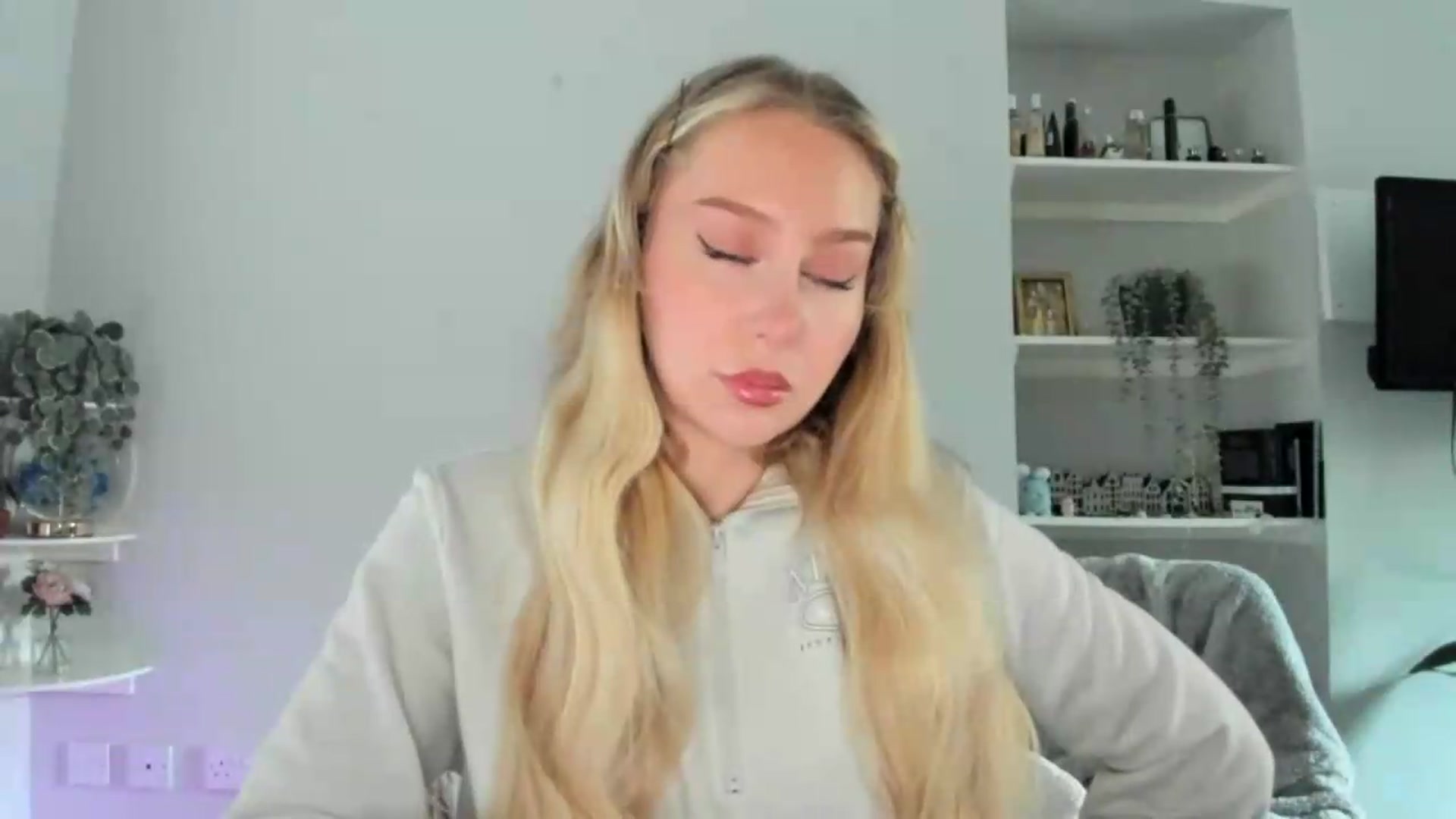 Gallery image thumbnail from British_Cutie's myfreecams stream on, 05/19/2026, 17:42 image 16 of 20