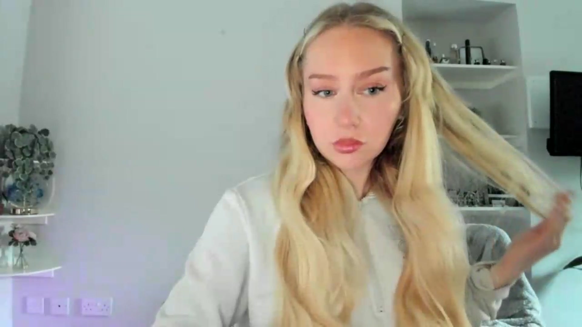 Gallery image thumbnail from British_Cutie's myfreecams stream on, 05/19/2026, 17:42 image 17 of 20