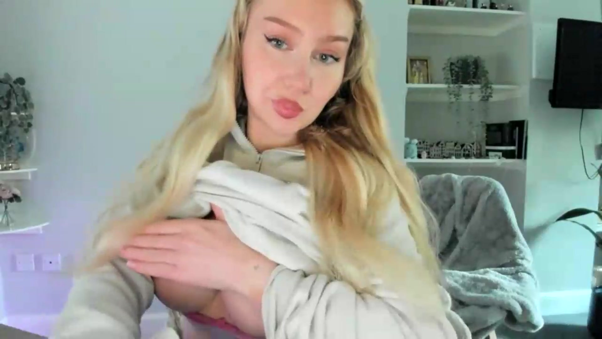 Gallery image thumbnail from British_Cutie's myfreecams stream on, 05/19/2026, 17:42 image 13 of 20