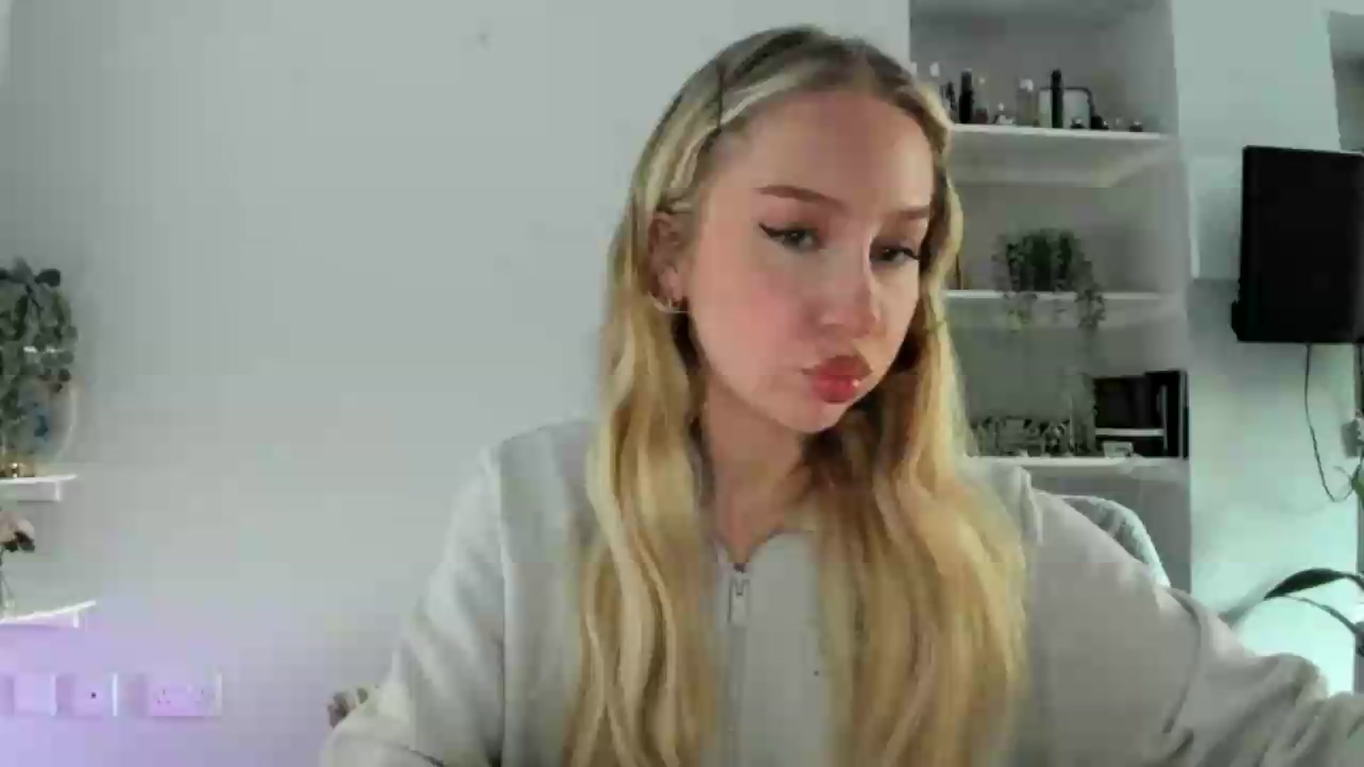 Gallery image thumbnail from British_Cutie's myfreecams stream on, 05/19/2026, 17:42 image 1 of 20