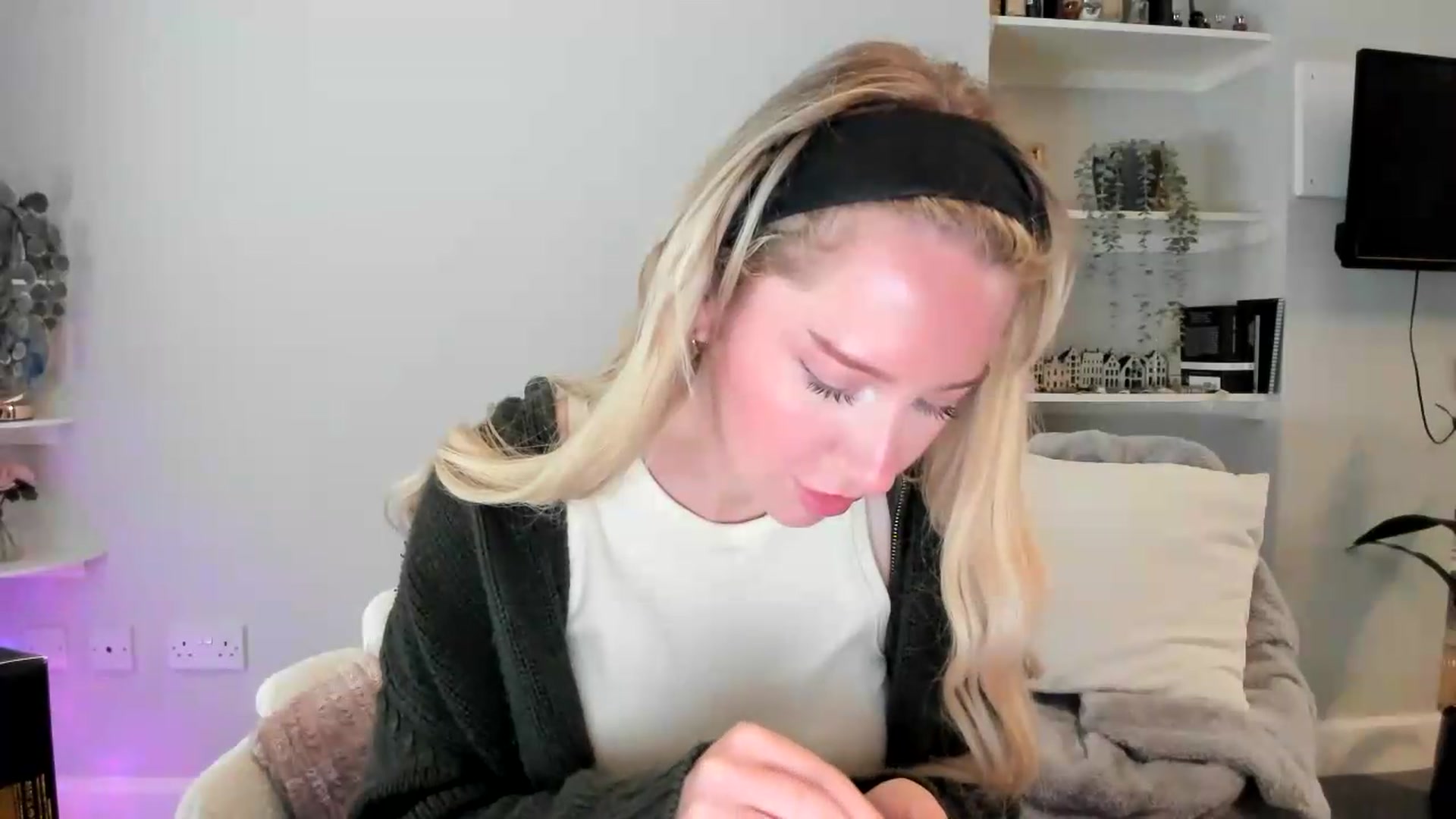 Gallery image thumbnail from British_Cutie's myfreecams stream on, 05/27/2026, 14:10 image 18 of 20