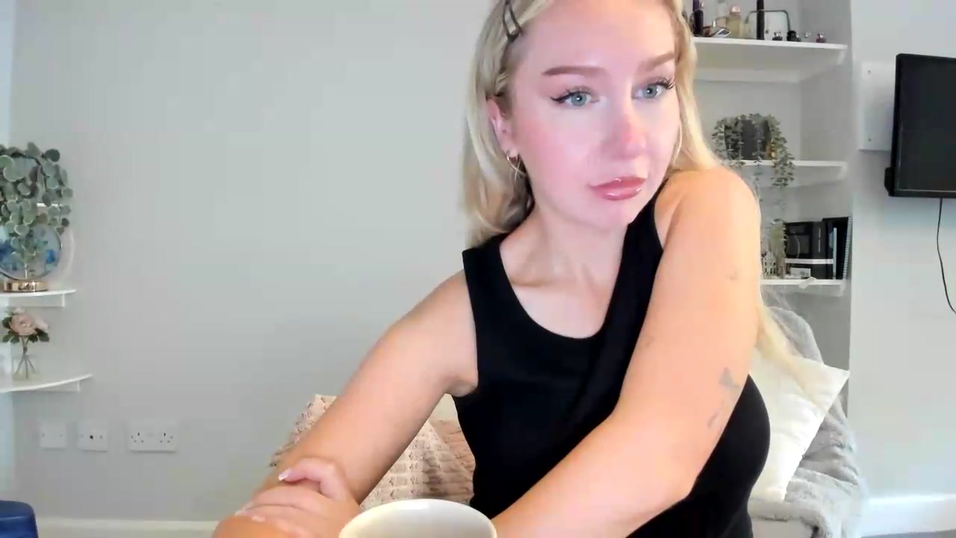 Gallery image thumbnail from British_Cutie's myfreecams stream on, 06/04/2026, 16:29 image 2 of 20
