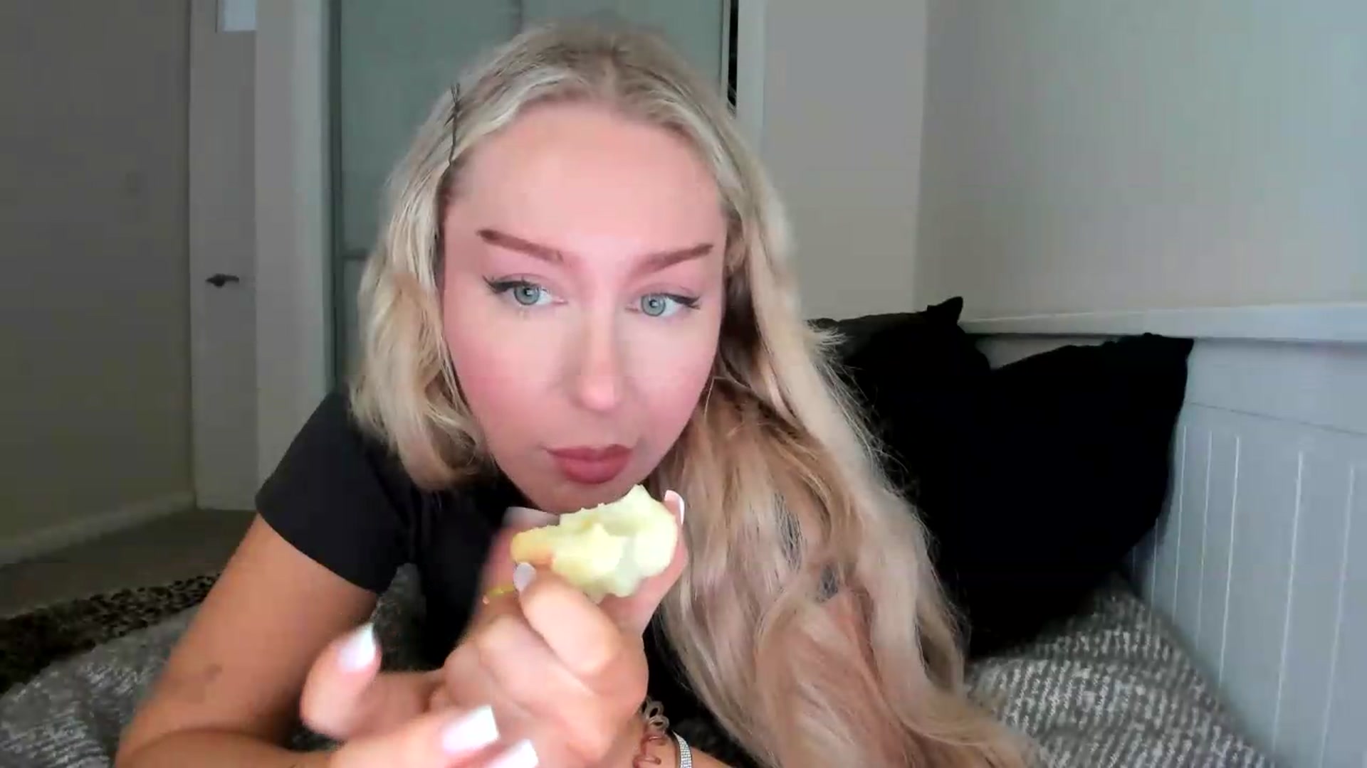 Gallery image thumbnail from British_Cutie's myfreecams stream on, 08/04/2026, 15:44 image 16 of 20