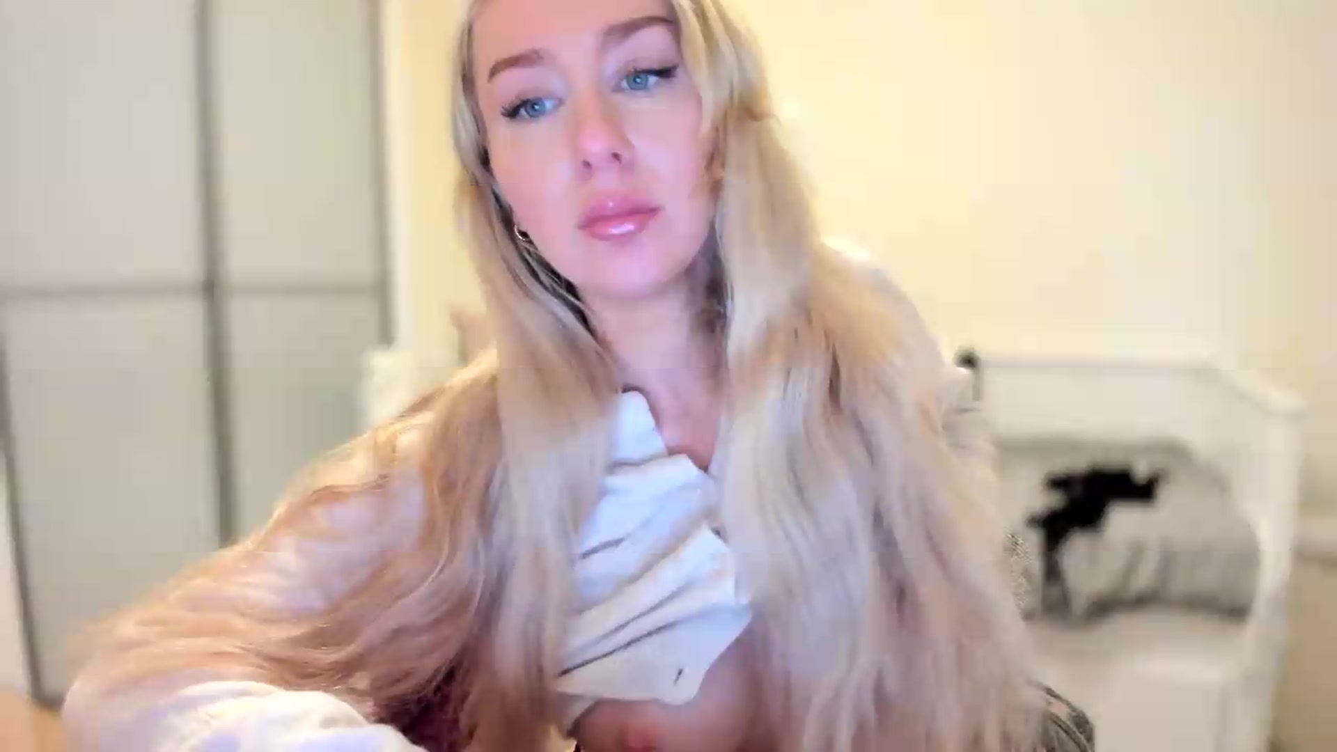 Gallery image thumbnail from British_Cutie's myfreecams stream on, 08/04/2026, 21:08 image 5 of 20