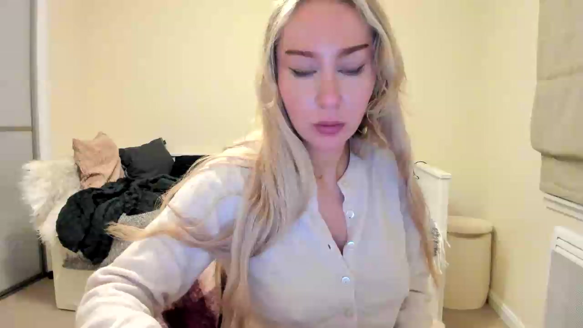 Gallery image thumbnail from British_Cutie's myfreecams stream on, 08/04/2026, 22:29 image 9 of 20