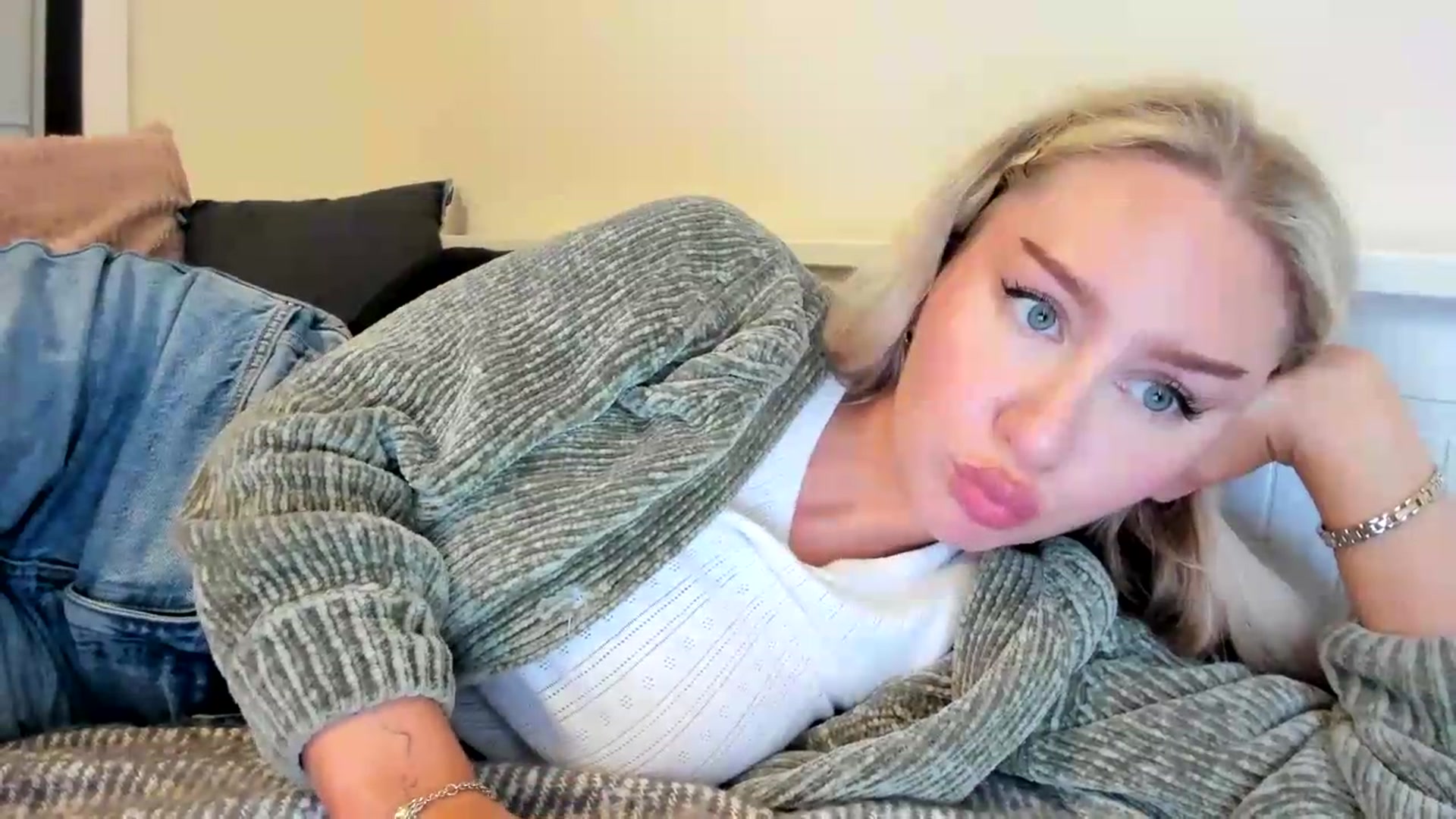 Gallery image thumbnail from British_Cutie's myfreecams stream on, 08/05/2026, 17:05 image 7 of 20