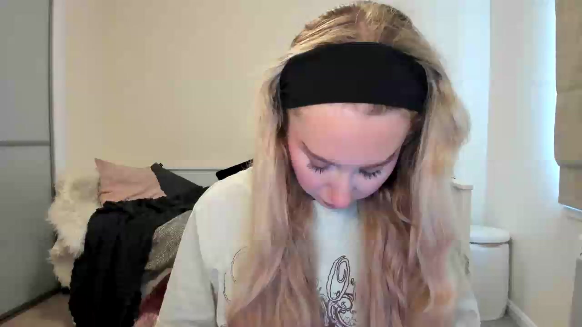 Gallery image thumbnail from British_Cutie's myfreecams stream on, 08/09/2026, 13:08 image 1 of 20