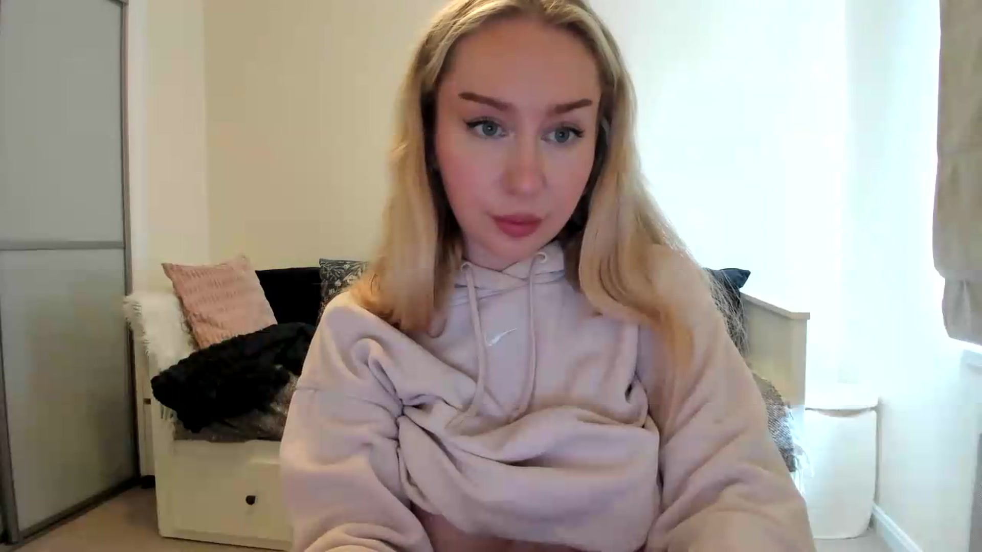 Gallery image thumbnail from British_Cutie's myfreecams stream on, 08/12/2026, 13:44 image 17 of 20
