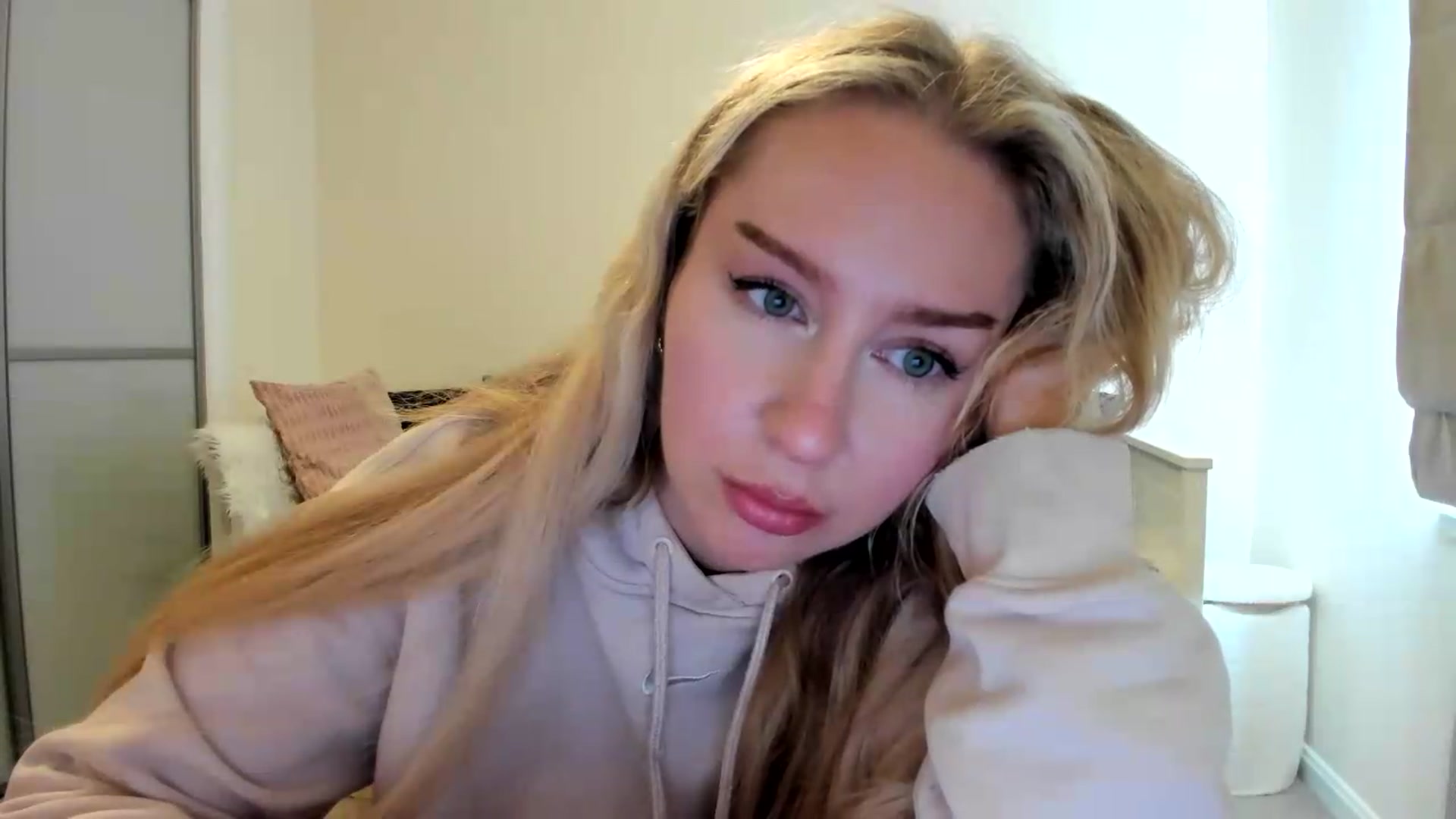 Gallery image thumbnail from British_Cutie's myfreecams stream on, 08/12/2026, 13:44 image 2 of 20