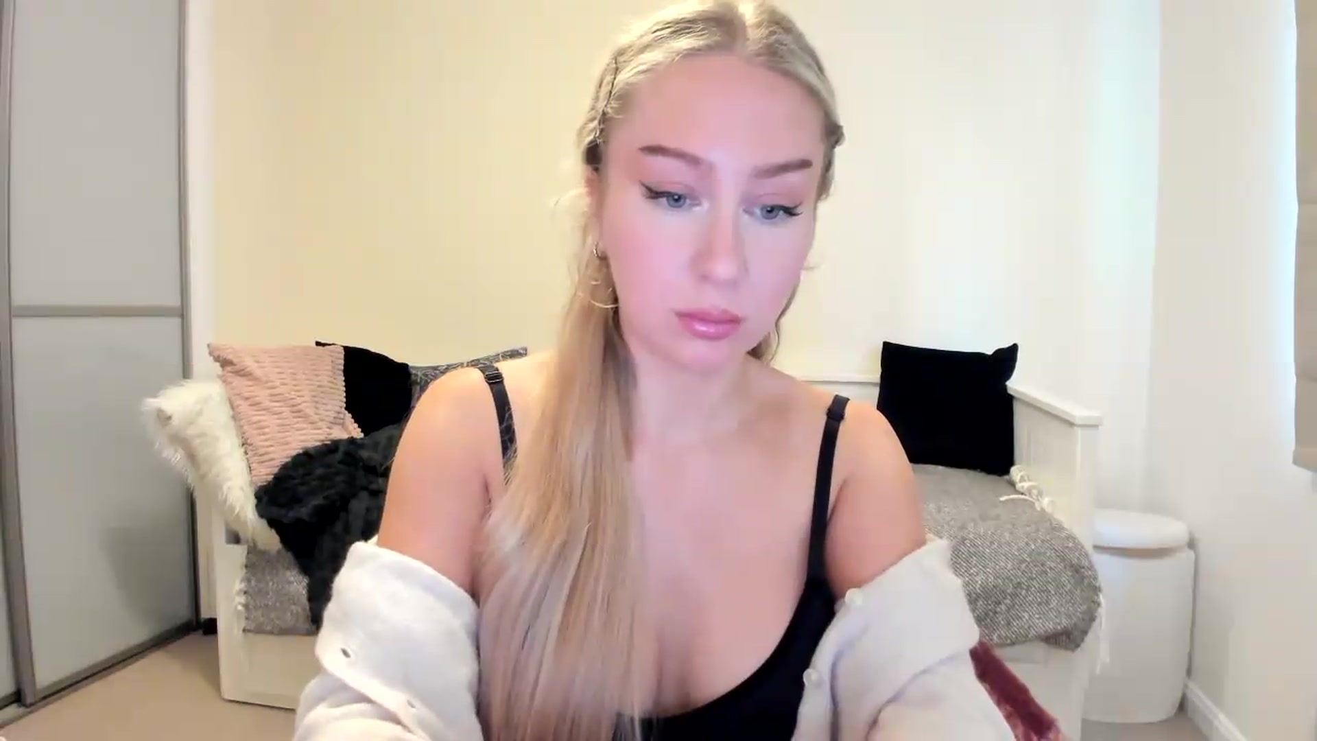 Gallery image thumbnail from British_Cutie's myfreecams stream on, 08/17/2026, 15:52 image 16 of 20