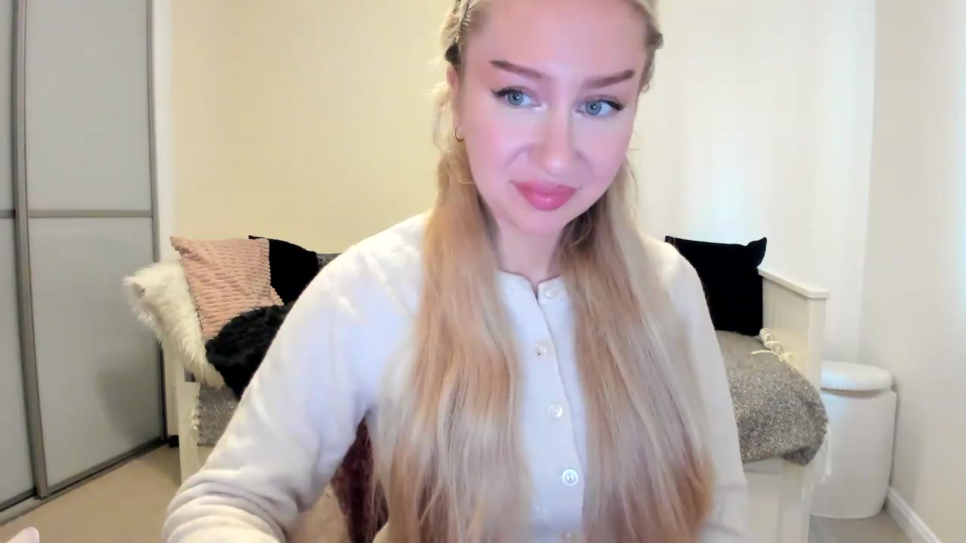 Gallery image thumbnail from British_Cutie's myfreecams stream on, 08/17/2026, 15:52 image 12 of 20