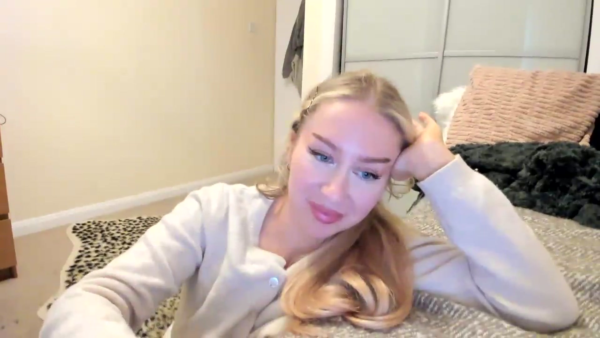Gallery image thumbnail from British_Cutie's myfreecams stream on, 08/17/2026, 17:49 image 15 of 20