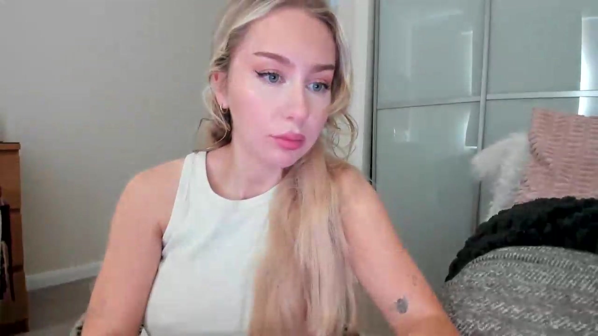 Gallery image thumbnail from British_Cutie's myfreecams stream on, 08/26/2026, 17:57 image 15 of 20