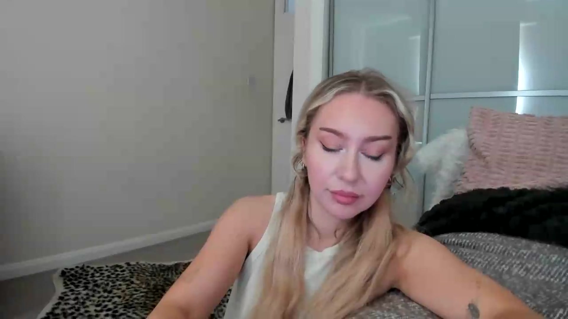 Gallery image thumbnail from British_Cutie's myfreecams stream on, 08/26/2026, 17:57 image 16 of 20