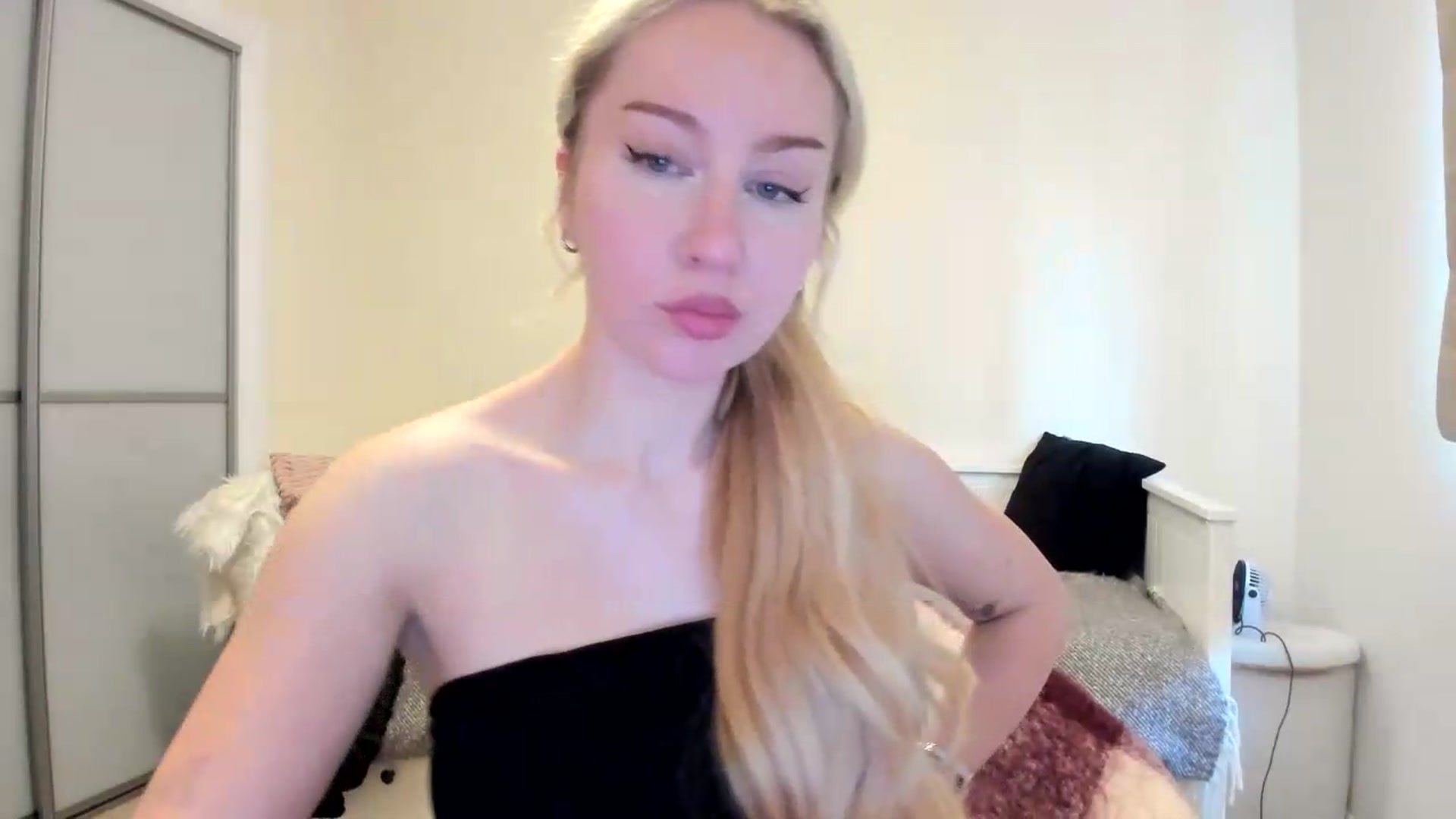 Gallery image thumbnail from British_Cutie's myfreecams stream on, 08/29/2026, 17:53 image 9 of 20