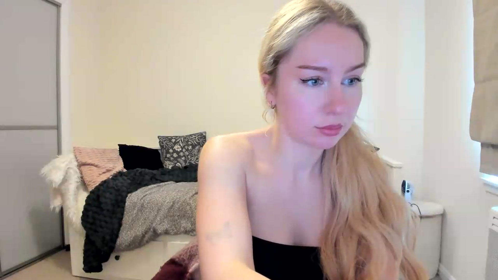 Gallery image thumbnail from British_Cutie's myfreecams stream on, 08/29/2026, 17:53 image 19 of 20